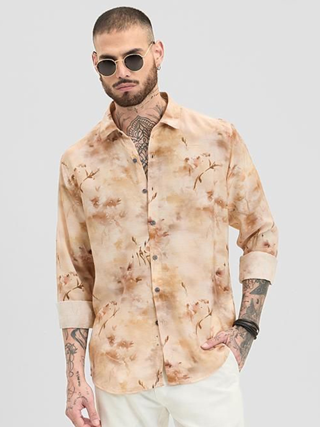 

Snitch Men Smart Spread Collar Abstract Printed Casual Shirt, Brown