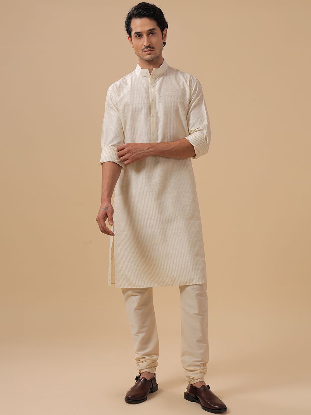 

RR Blue Geometric Printed Band Collar Straight Raw Silk Kurta, Off white