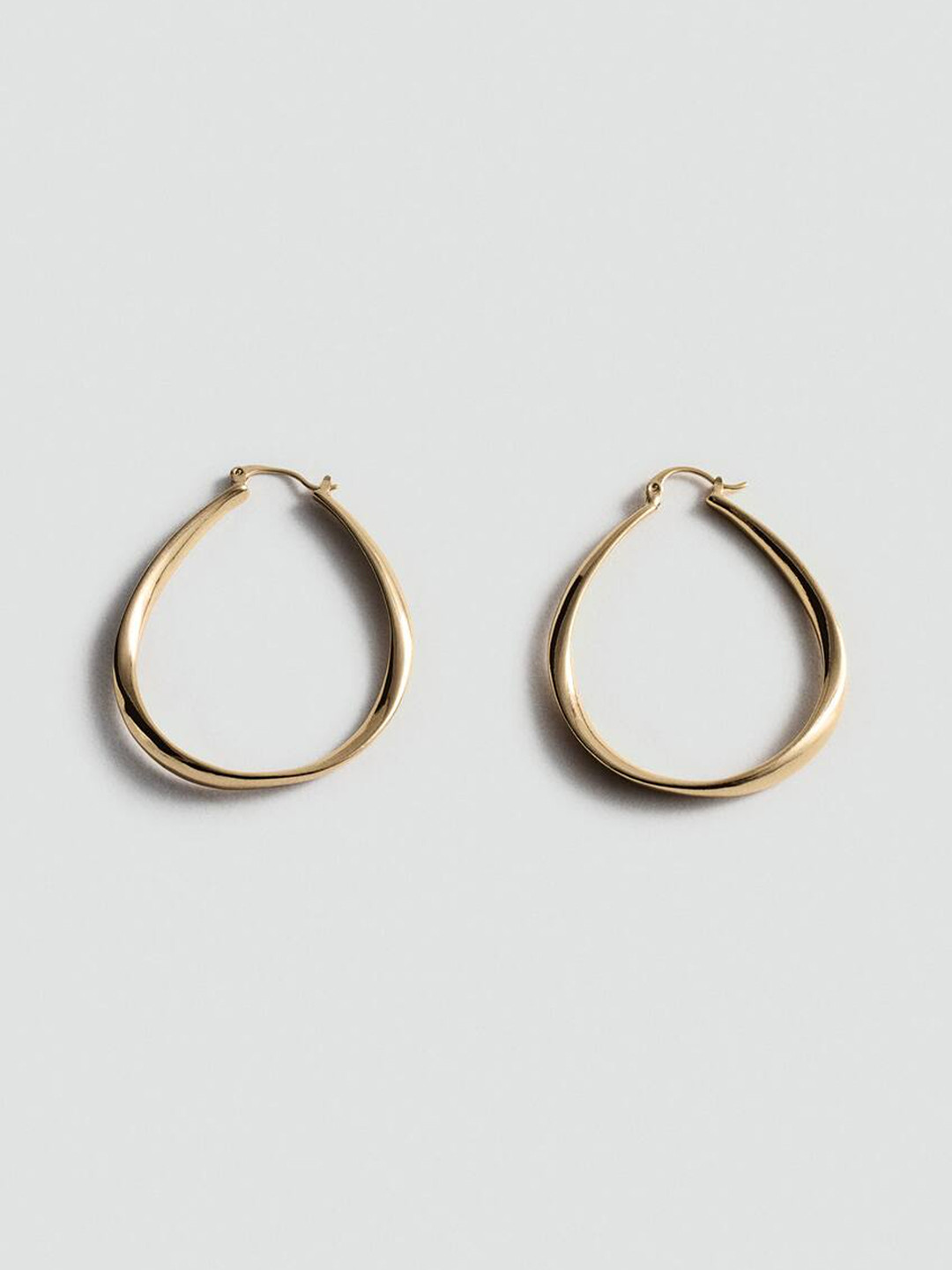 

MANGO Oval -Shaped Hoop Earrings, Gold