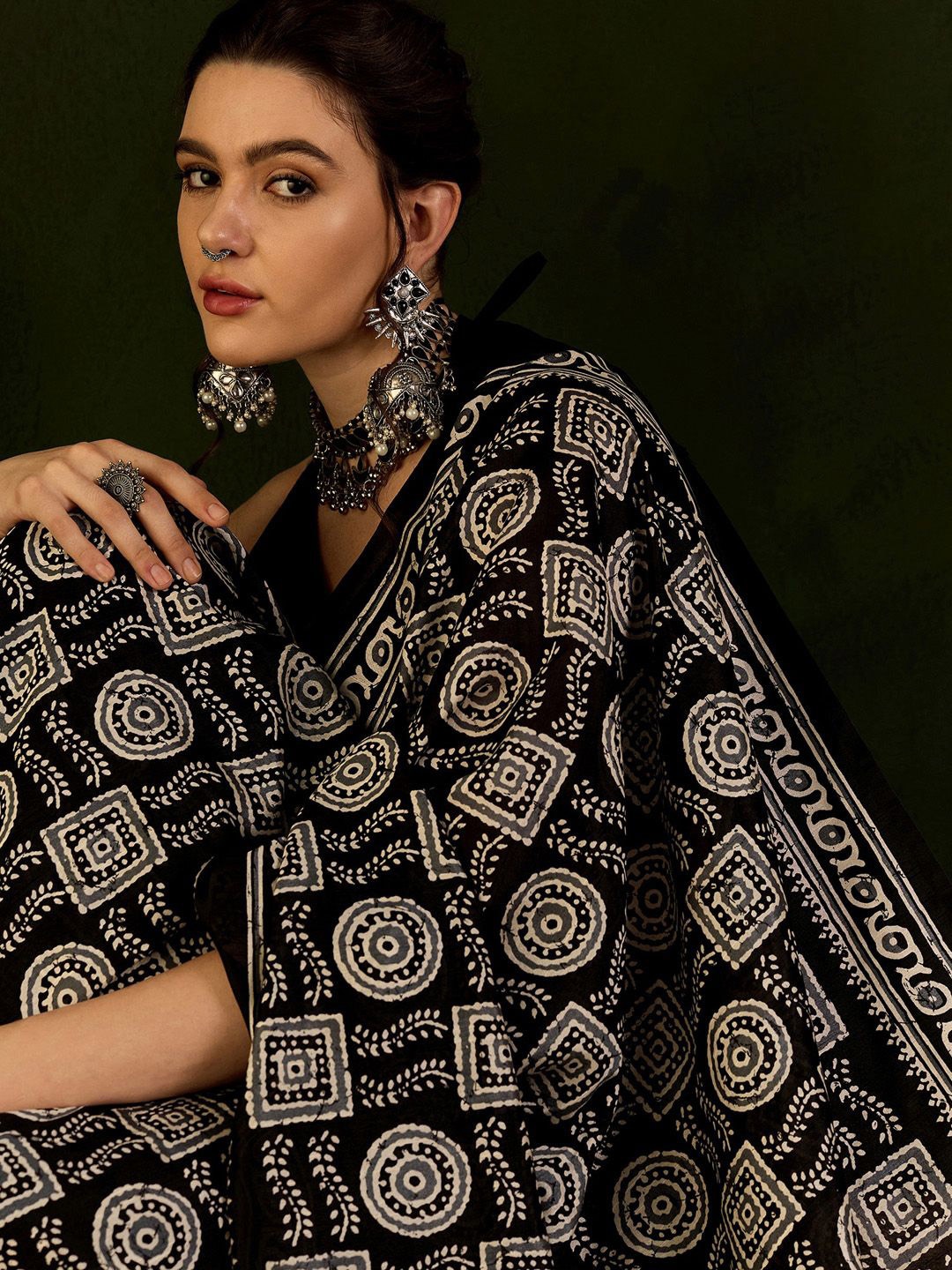 

Sangria Printed Dabu Saree, Black