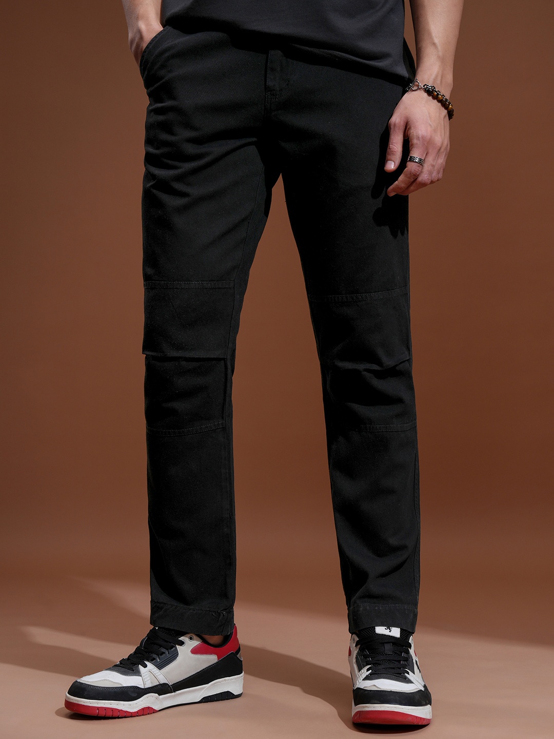 

HIGHLANDER Men Cotton Straight Fit Cargos Trousers, Black