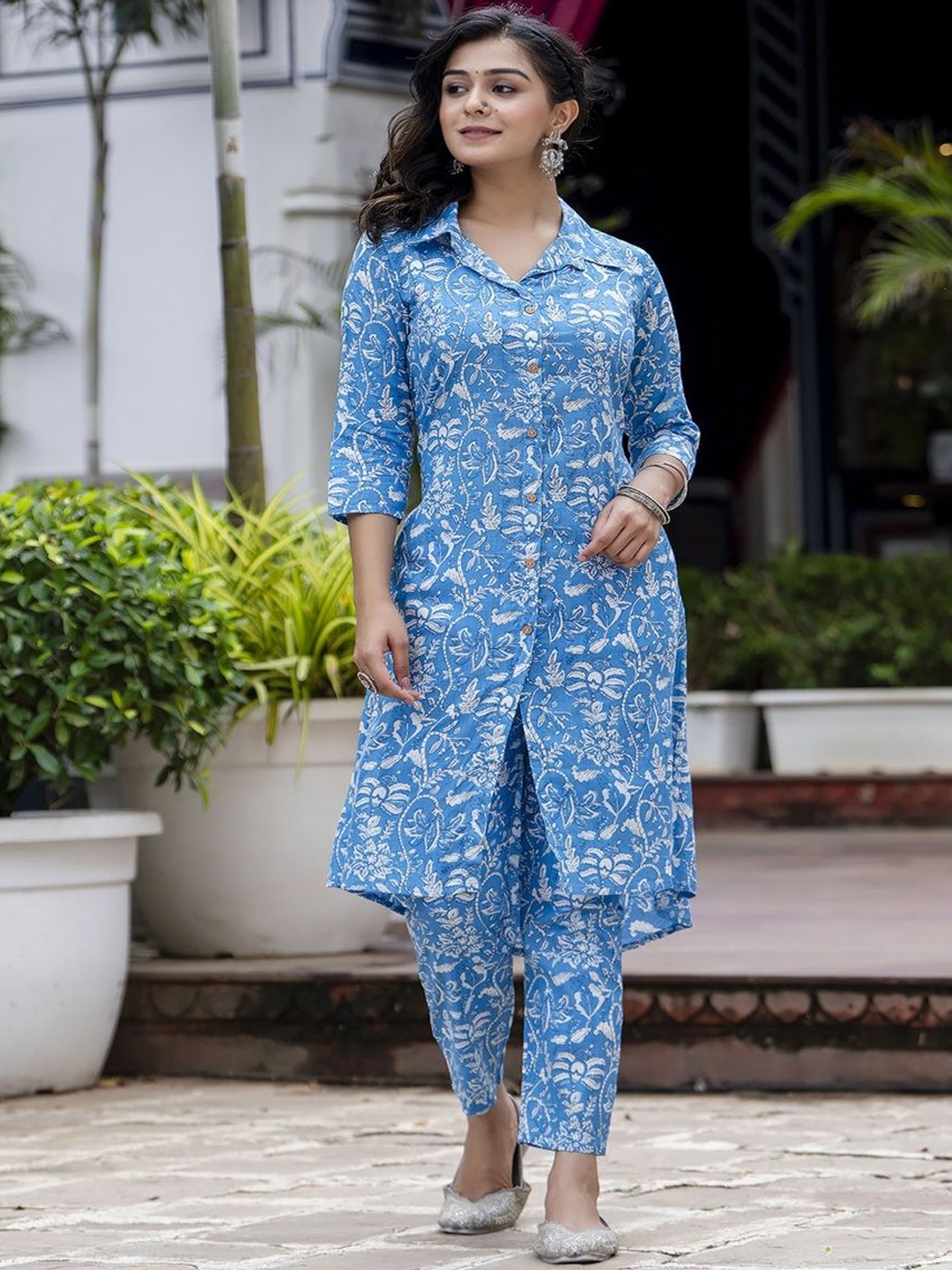 

Jollity Women Ethnic Motifs Printed Regular Kurta With Trousers, Blue