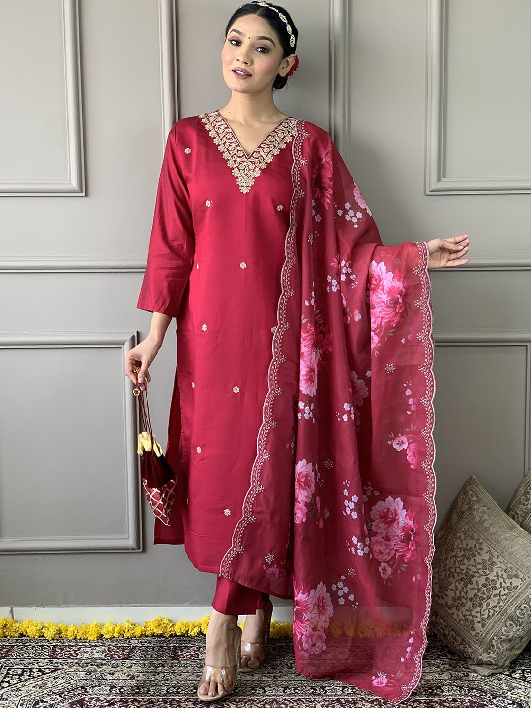 

PARNAVI Embroidered Regular Thread Work Kurta with Trousers & Dupatta, Red