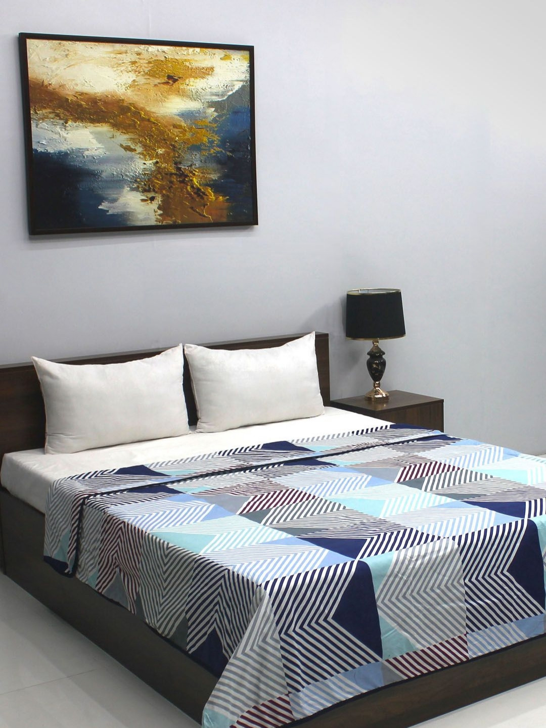 

Steve & Anderson Blue & White Geometric Mild Winter 320 GSM Double Bed Reversible Dohar