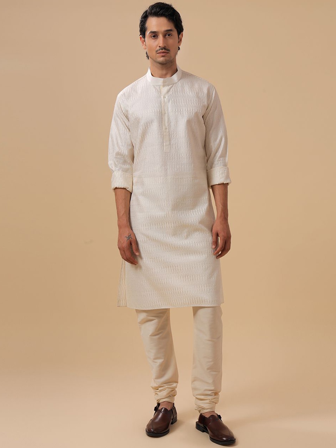 

RR Blue Geometric Printed Band Collar Straight Raw Silk Kurta, Off white