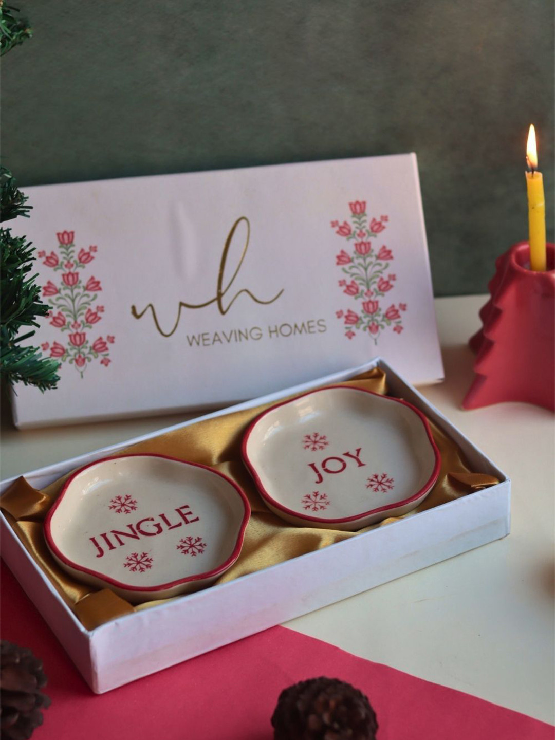 

WEAVING HOMES Red 2 Pieces Typography Printed Dessert Plates With Gift Box