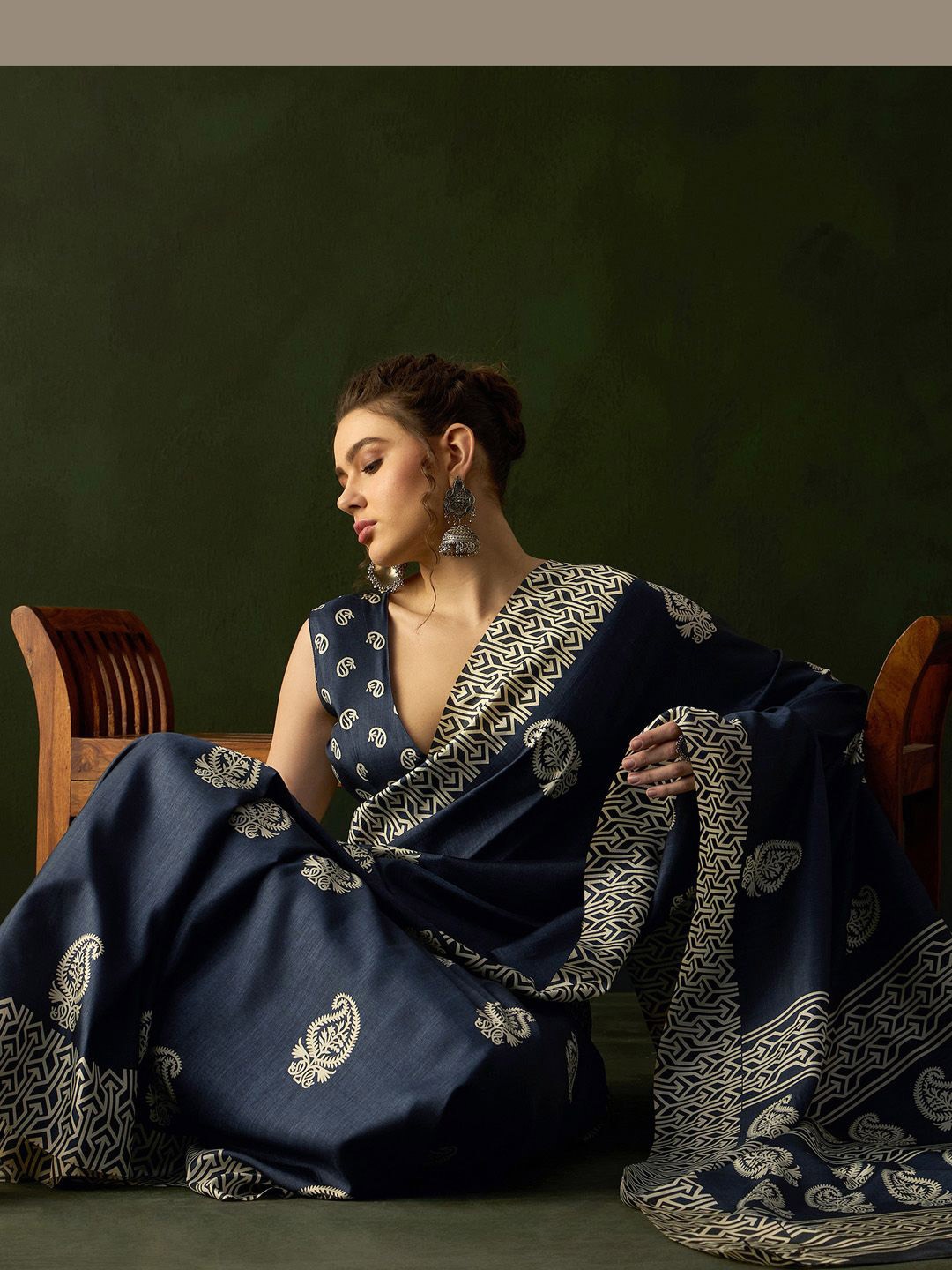 

Sangria Bagru Printed Saree With Blouse Piece, Navy blue