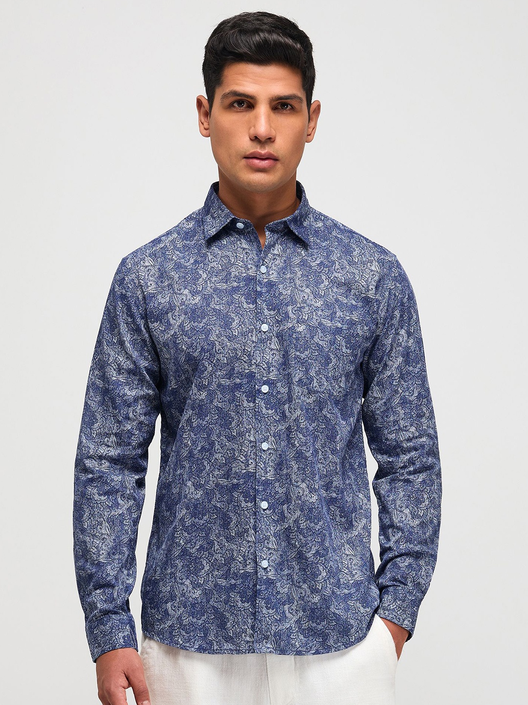 

Red Flame Men Spread Collar Floral Printed Cotton Casual Shirt, Navy blue