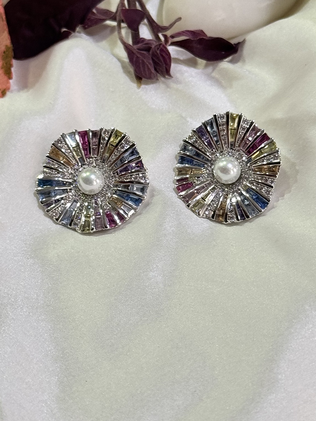 

The Jewellery Tale Silver-Plated Stone Studded & Pearls Beaded Contemporary Studs