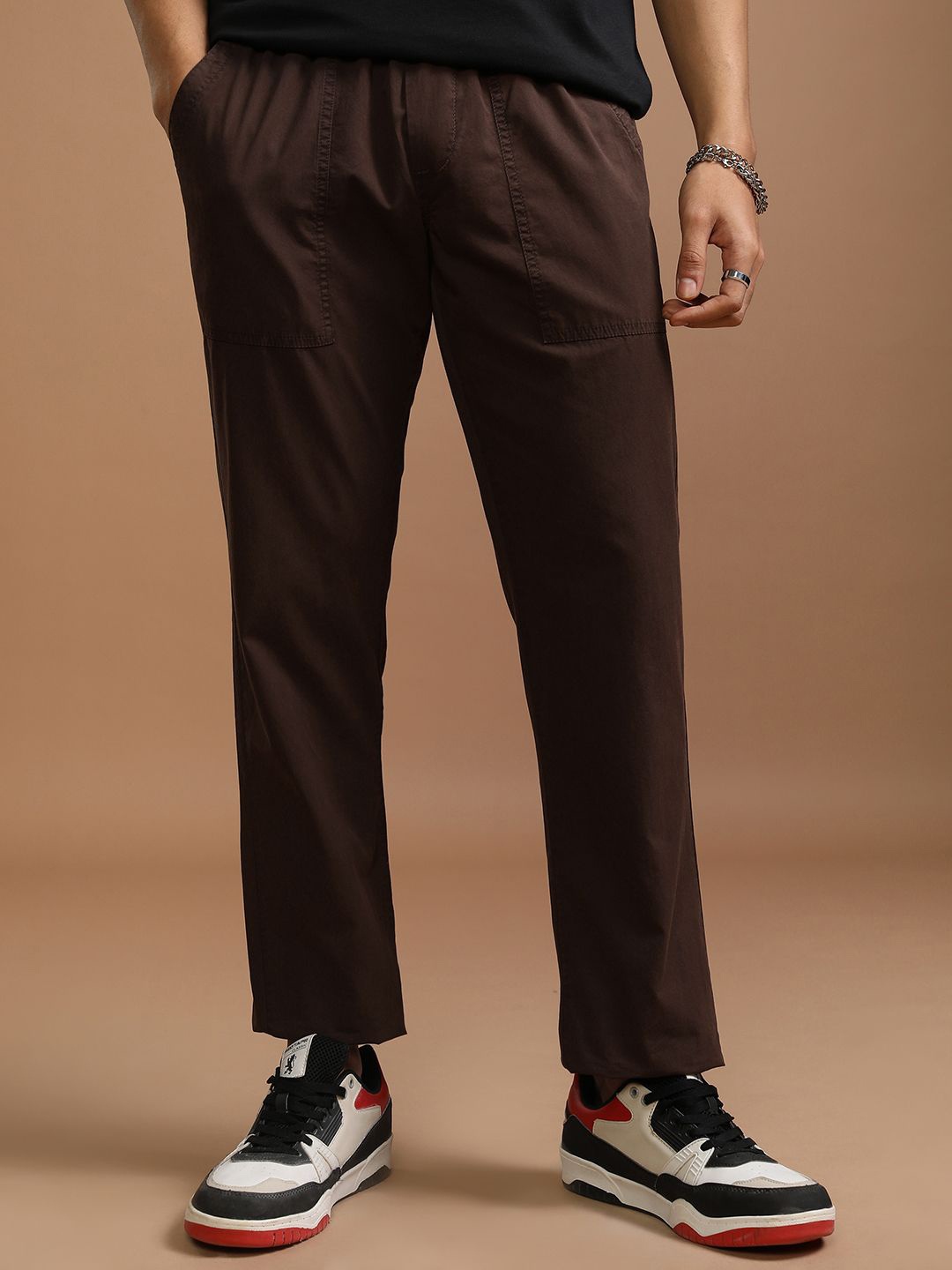 

HIGHLANDER Men Relaxed Fit Mid-Rise Cotton Trouser, Brown