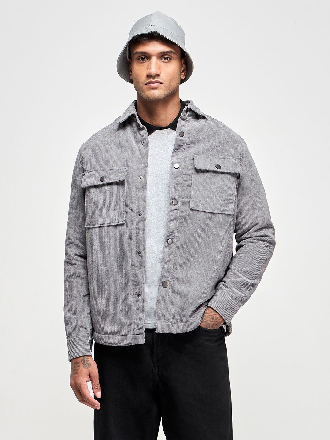 

Red Flame Men Solid Pocket Detailing Corduroy Casual Shacket, Grey