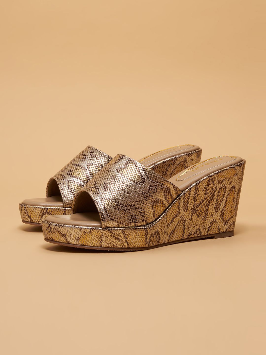 

ERIDANI Ashley Printed Slip-On Wedges, Gold