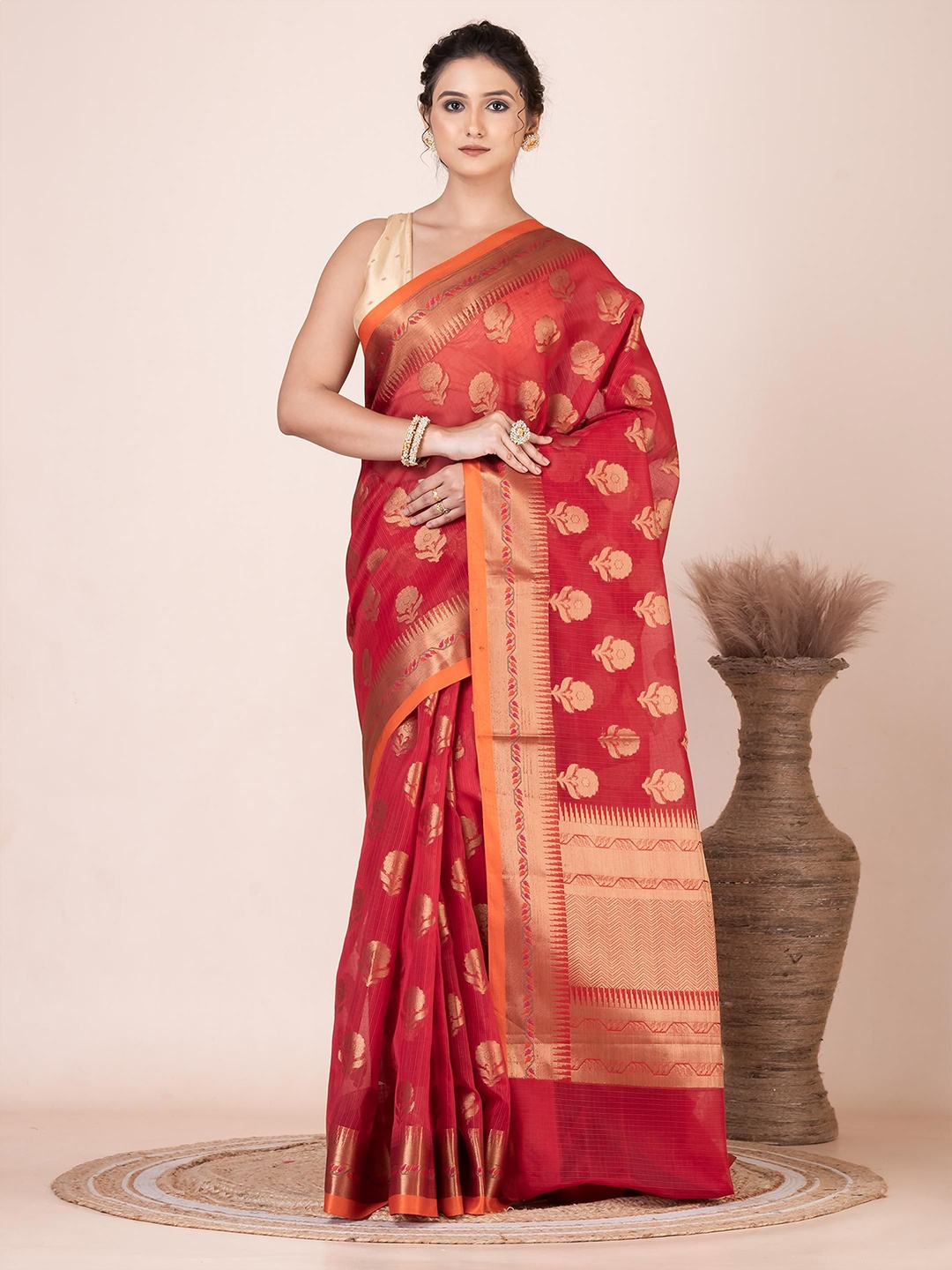 

VIBHAVARI Woven Design Zari Saree, Red