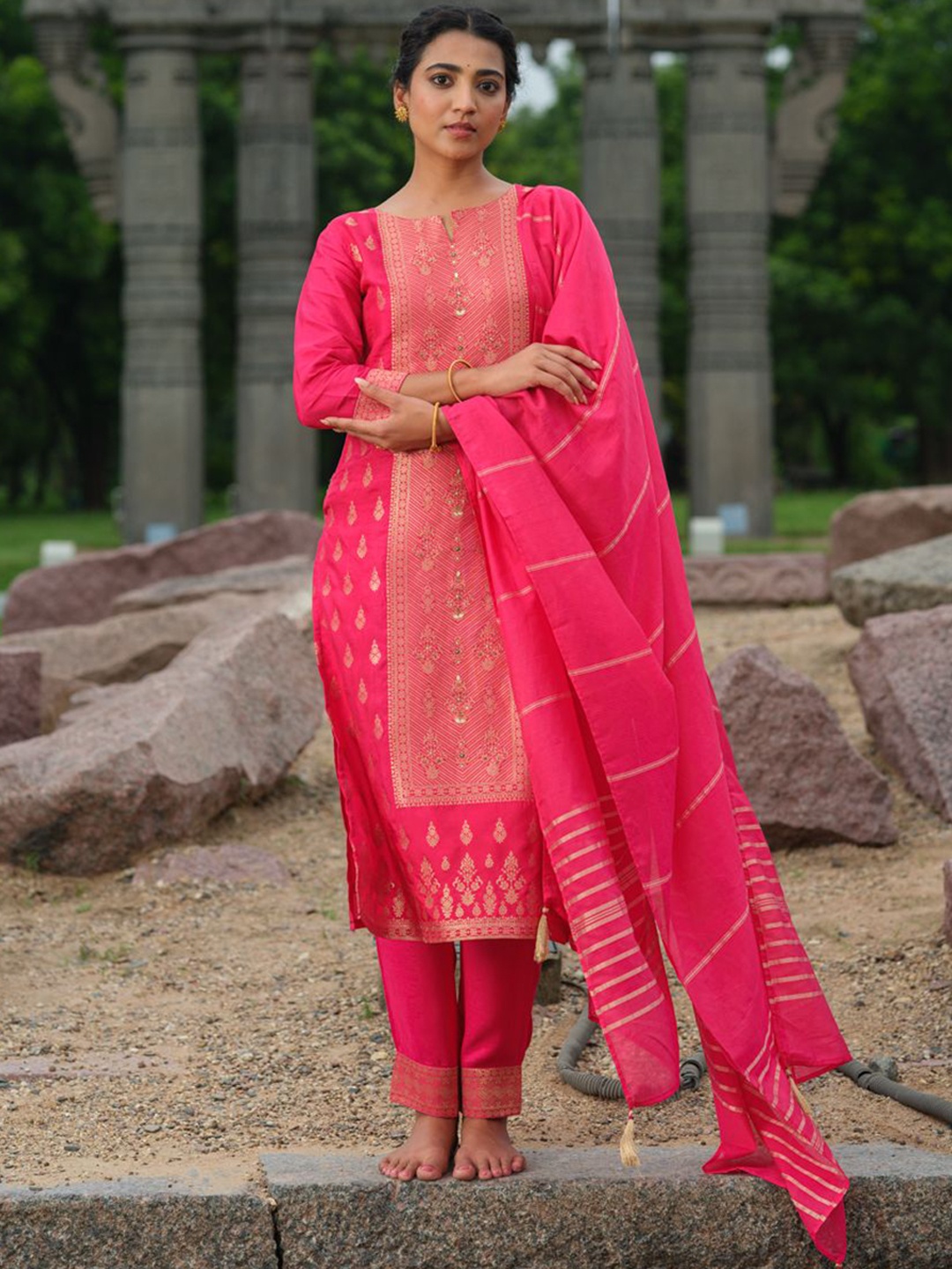 

Hassu's Ethnic Motifs Printed Thread Work Calf length Kurta Set - With Dupatta, Pink
