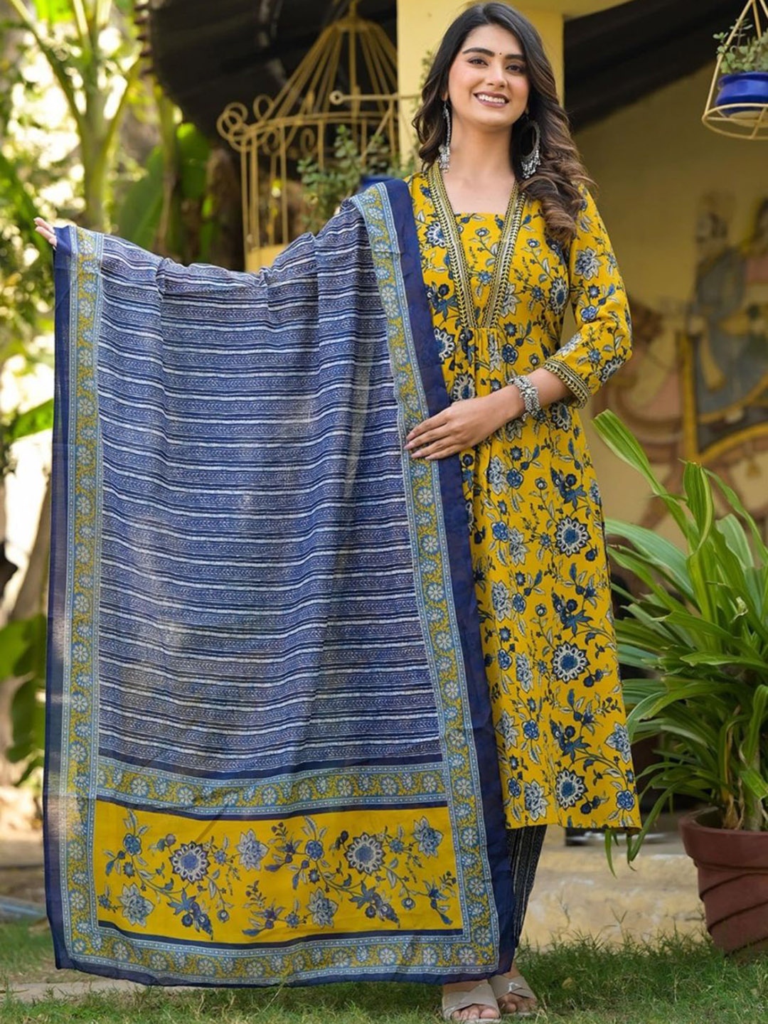 

HETVI CREATION Women Ethnic Motifs Printed Regular Kurta with Trousers & With Dupatta, Yellow