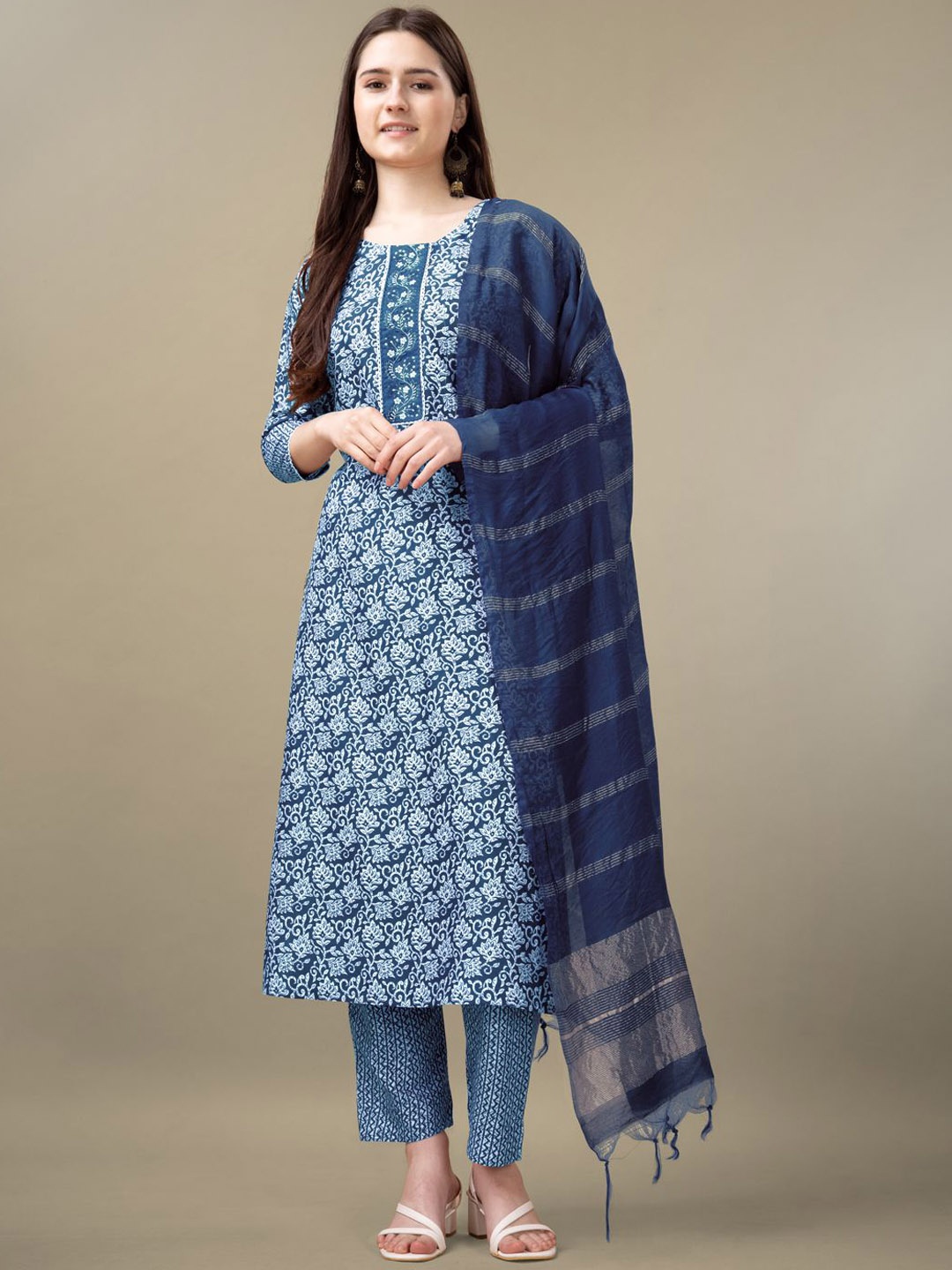 

BERISTON Floral Printed Round Neck Straight Kurta With Trousers & Dupatta, Blue