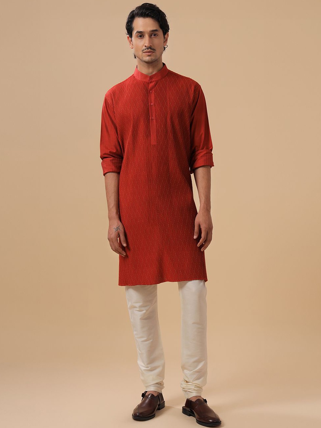 

RR Blue Geometric Printed Band Collar Straight Raw Silk Kurta, Red