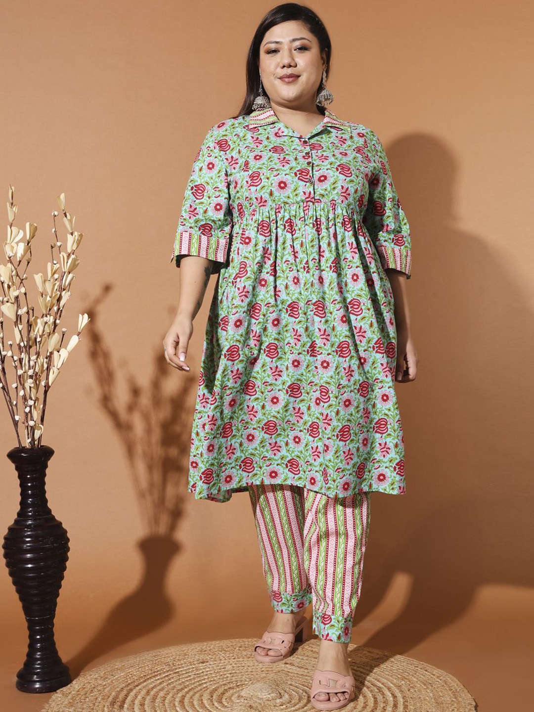 

MOOBA Women Floral Printed Empire Patchwork Pure Cotton Kurta with Pyjamas, Green