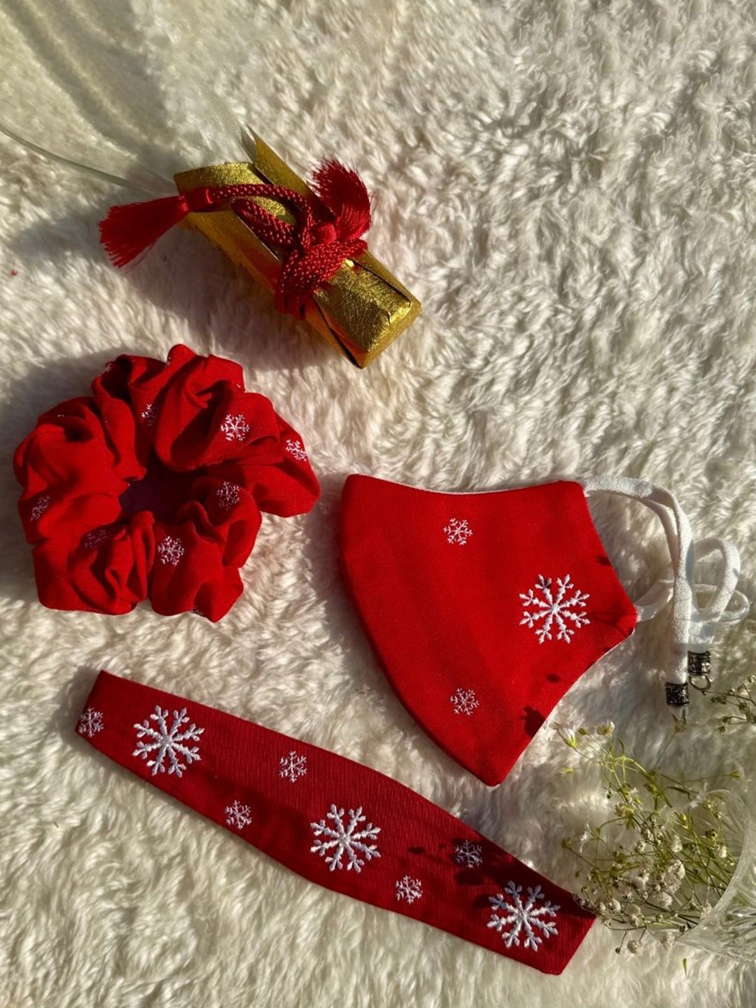 

MASQ Set Of 3 Snowflake Printed Scrunchie With Headband & Mask, Red