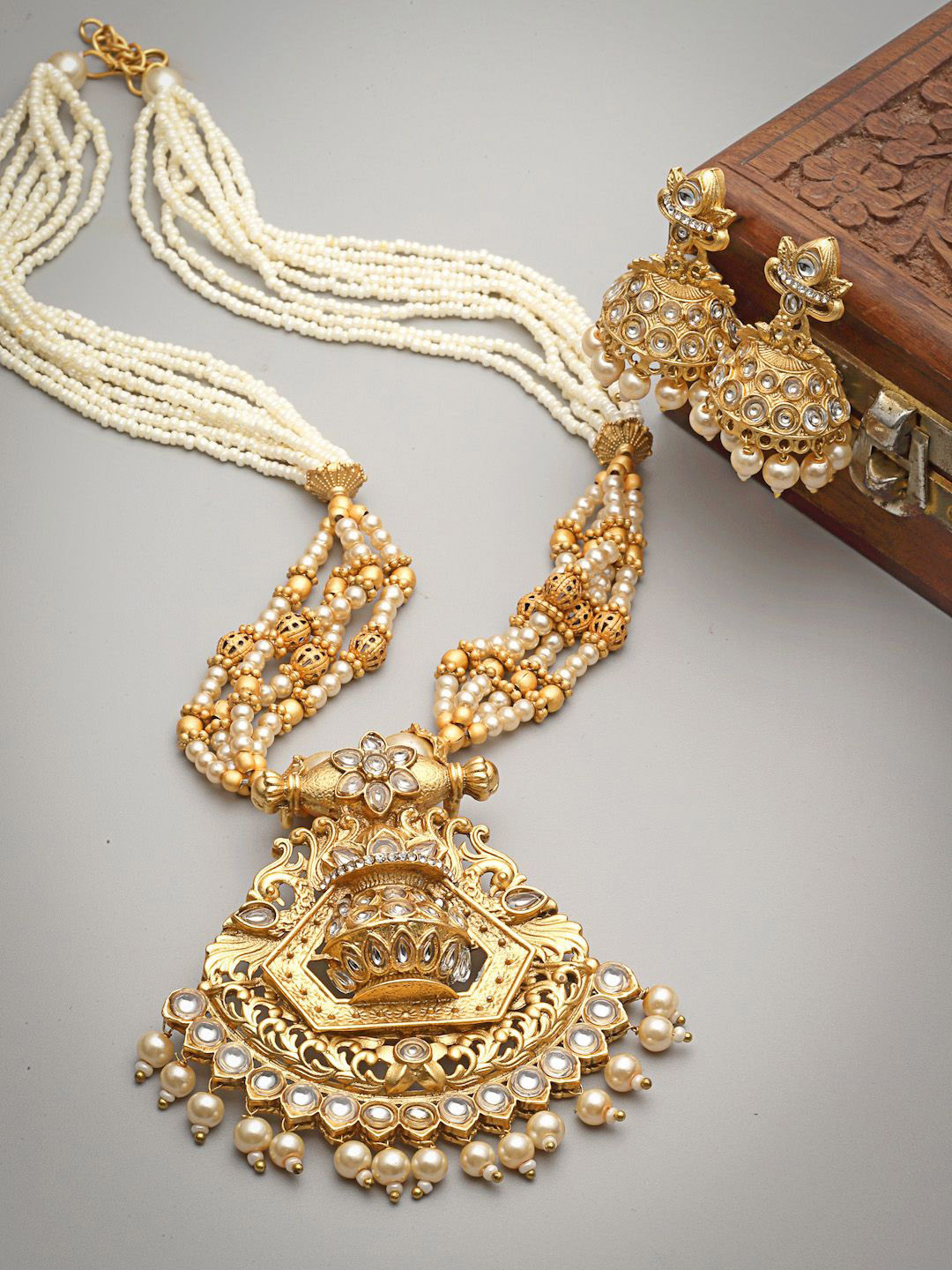 

PANASH Gold-Plated Stone-Studded & Beaded Jewellery Set