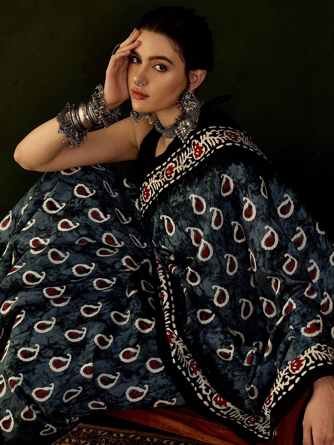 

Sangria Dadu Printed Designer Saree With Blouse Piece, Grey
