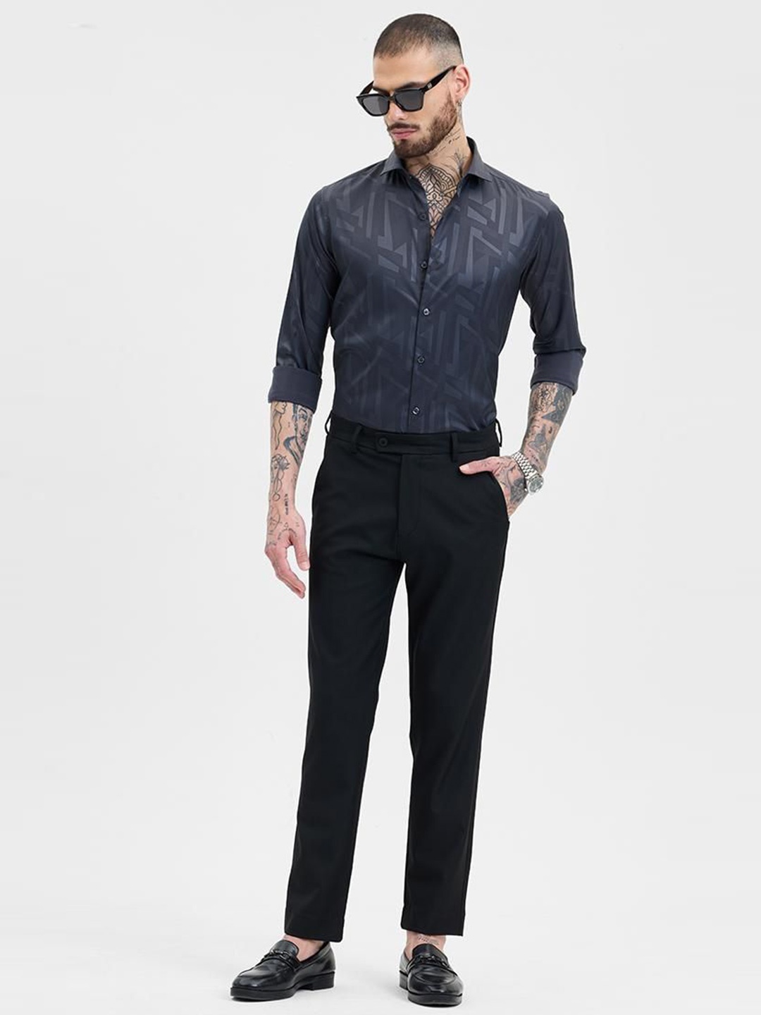 

Snitch Men Smart Spread Collar Abstract Printed Slim Fit Formal Shirt, Navy blue