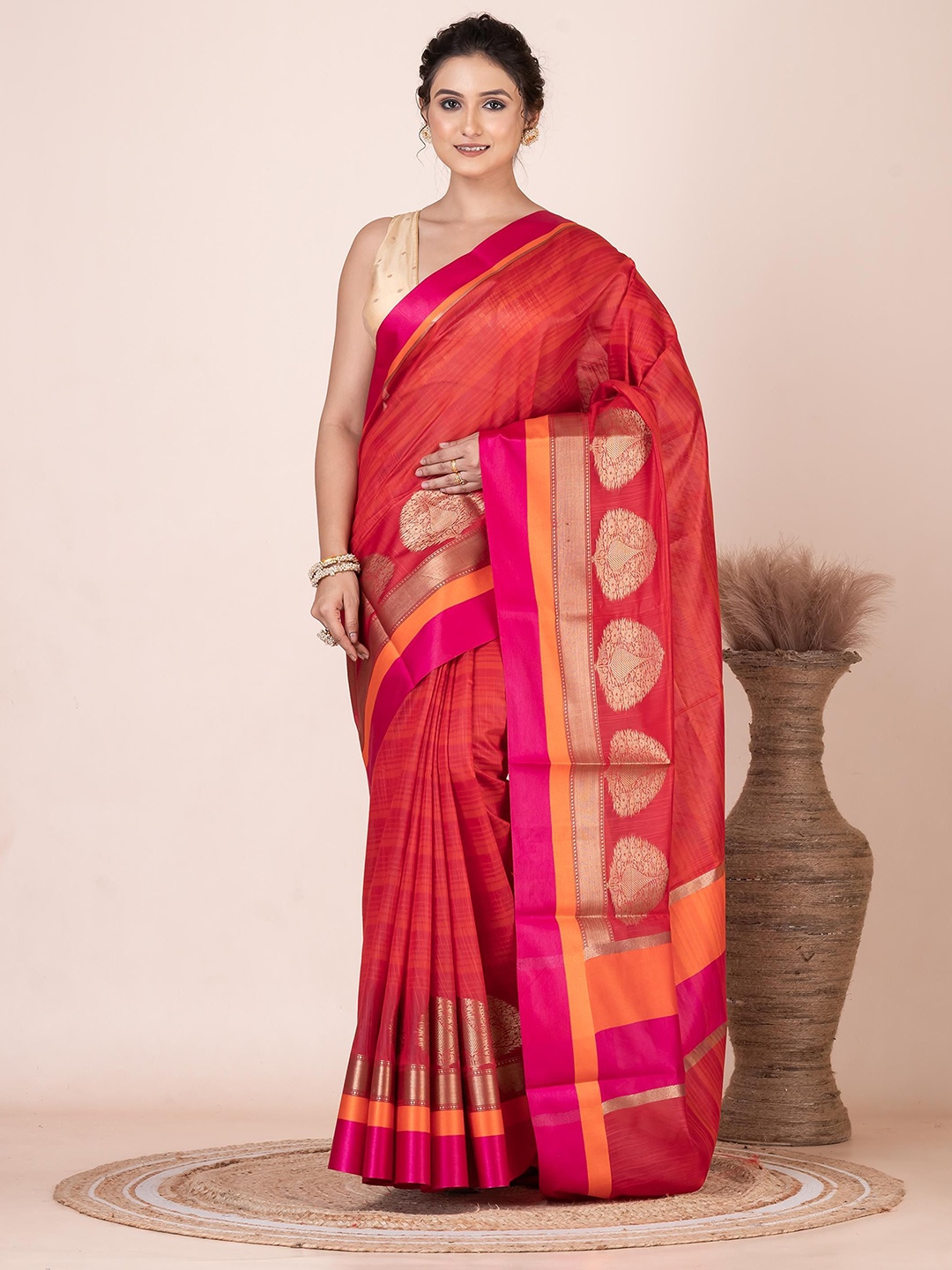 

VIBHAVARI Striped Woven Design Zari Saree, Red