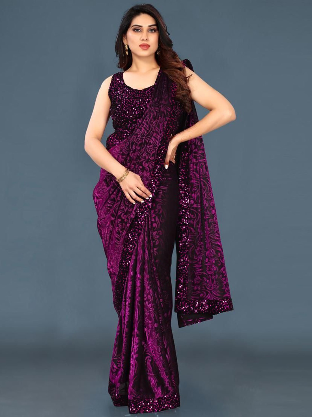 

VRAGI Floral Printed Sequinned Saree, Purple