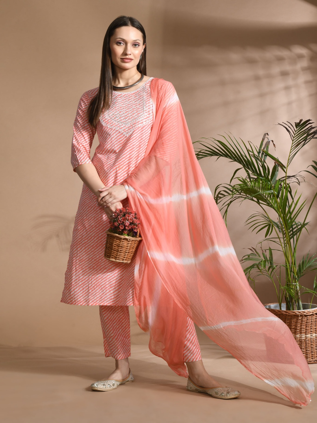 

Chandbaali Leheriya Printed Regular Pure Cotton Straight Kurta with Trousers & Dupatta, Pink