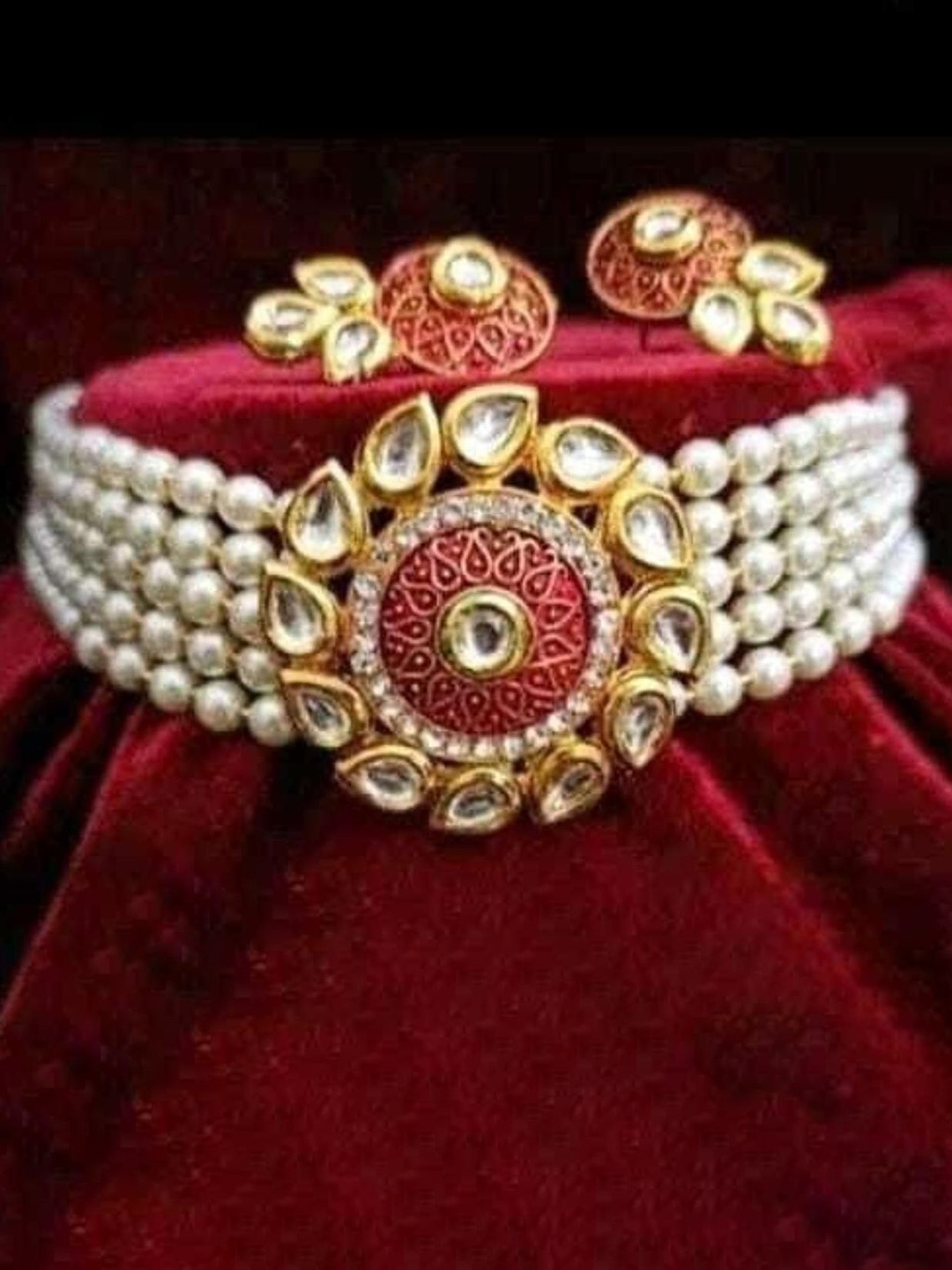 

Gyaan Jewels Gold-Plated Stone Studded & Beaded Jewellery Set