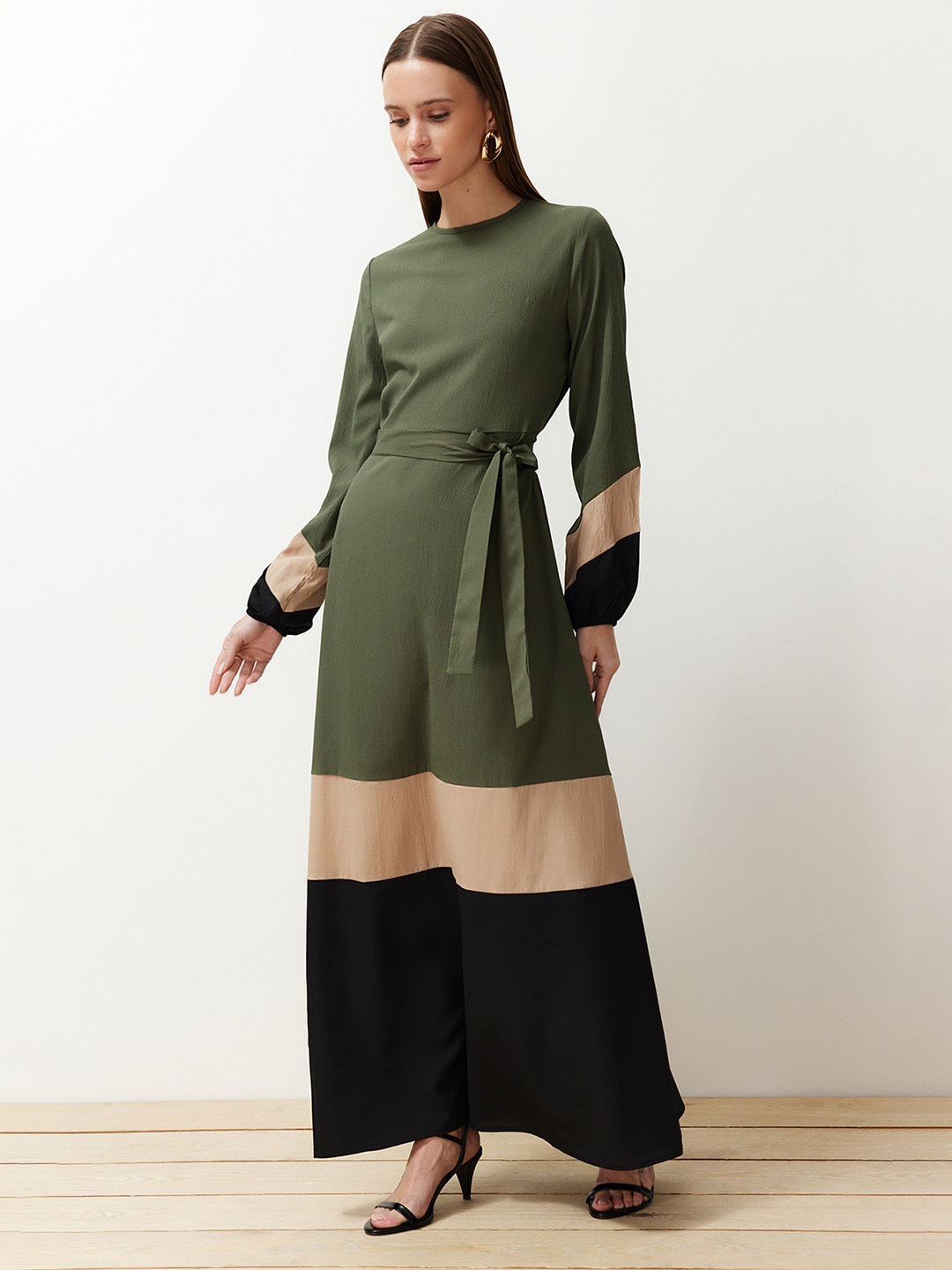 

Trendyol Colourblocked Round Neck Maxi Dress, Khaki