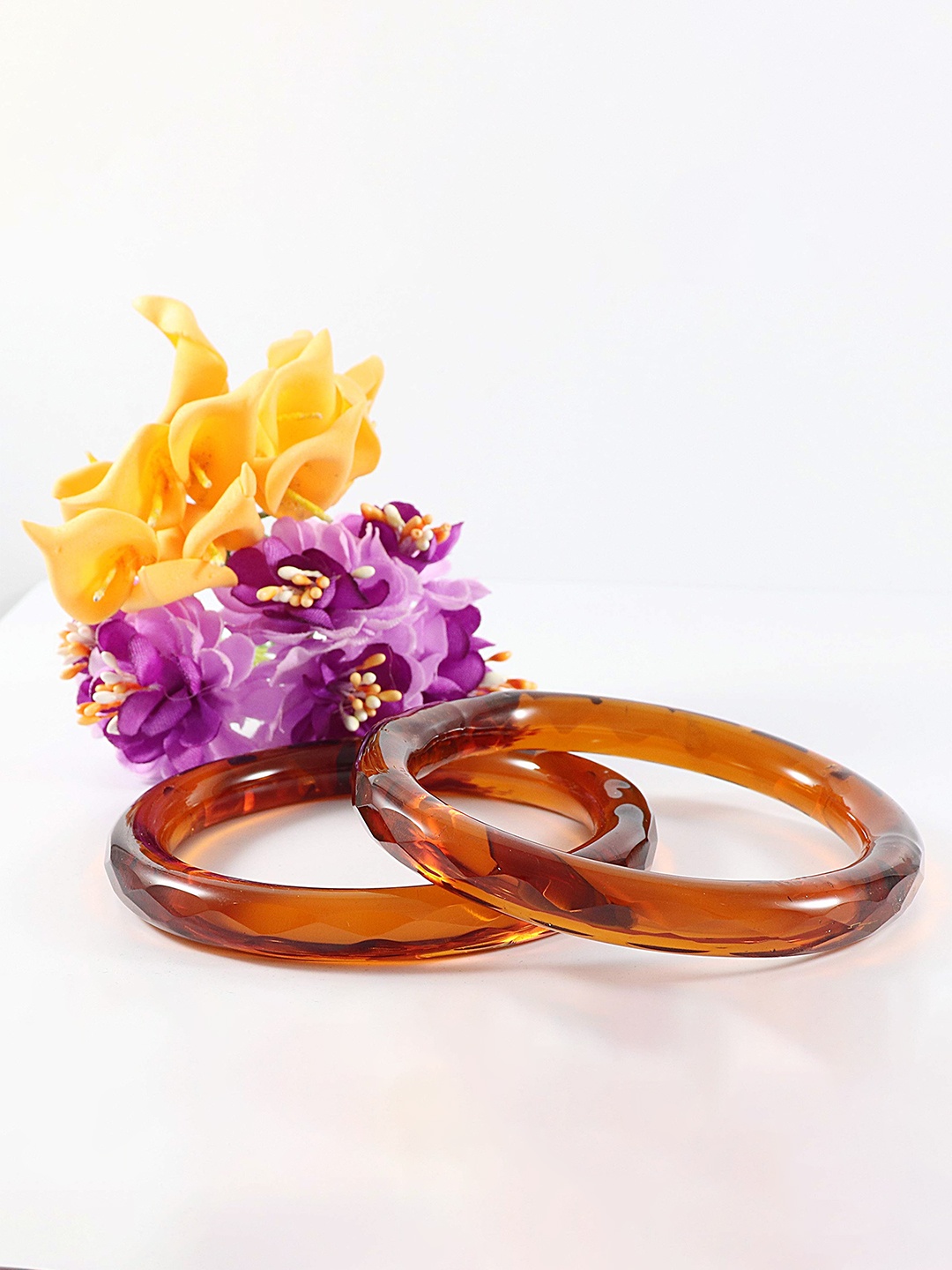 

ZULKA Set Of 2 Diamond Cut Pattern Premium Glass Bangles, Brown