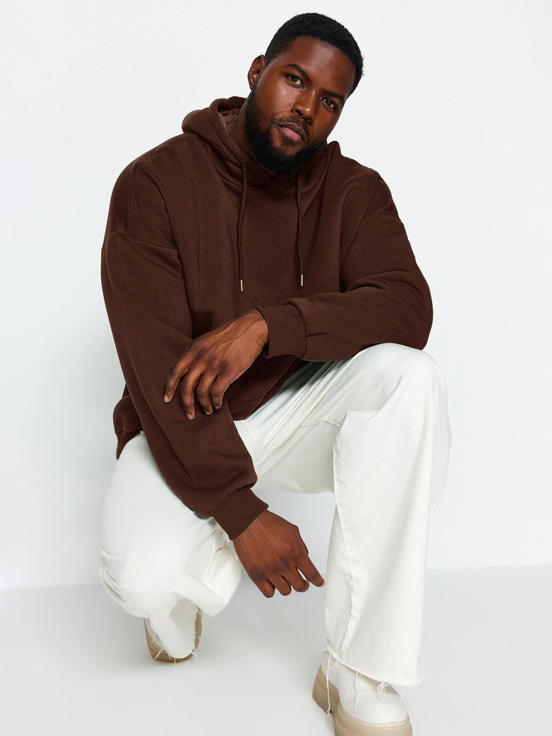 

Trendyol Men Hooded Solid Sweatshirt, Brown