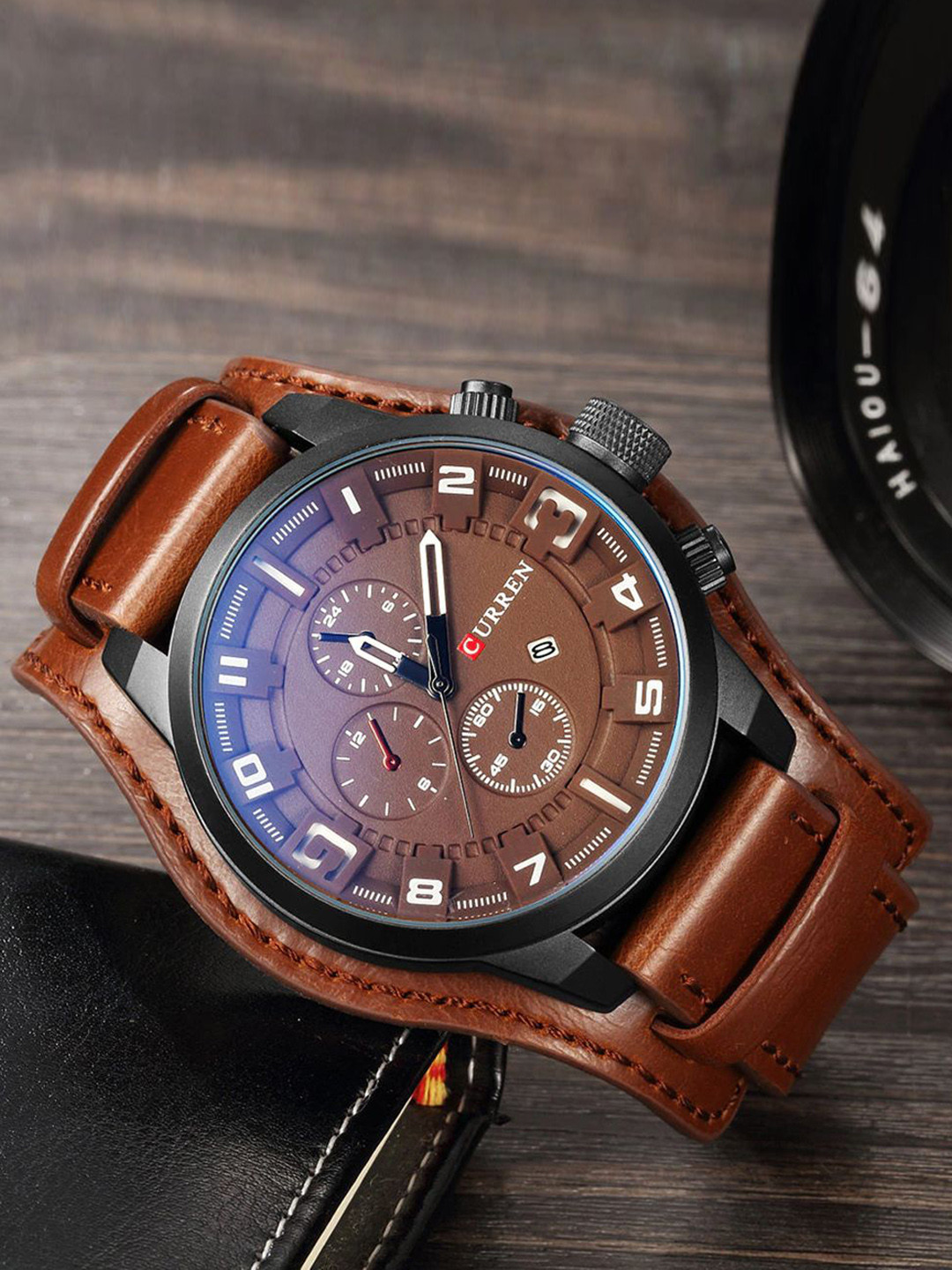 

Curren Men Leather Patterned Wrap Around Straps Analogue Watch 8225-Brown