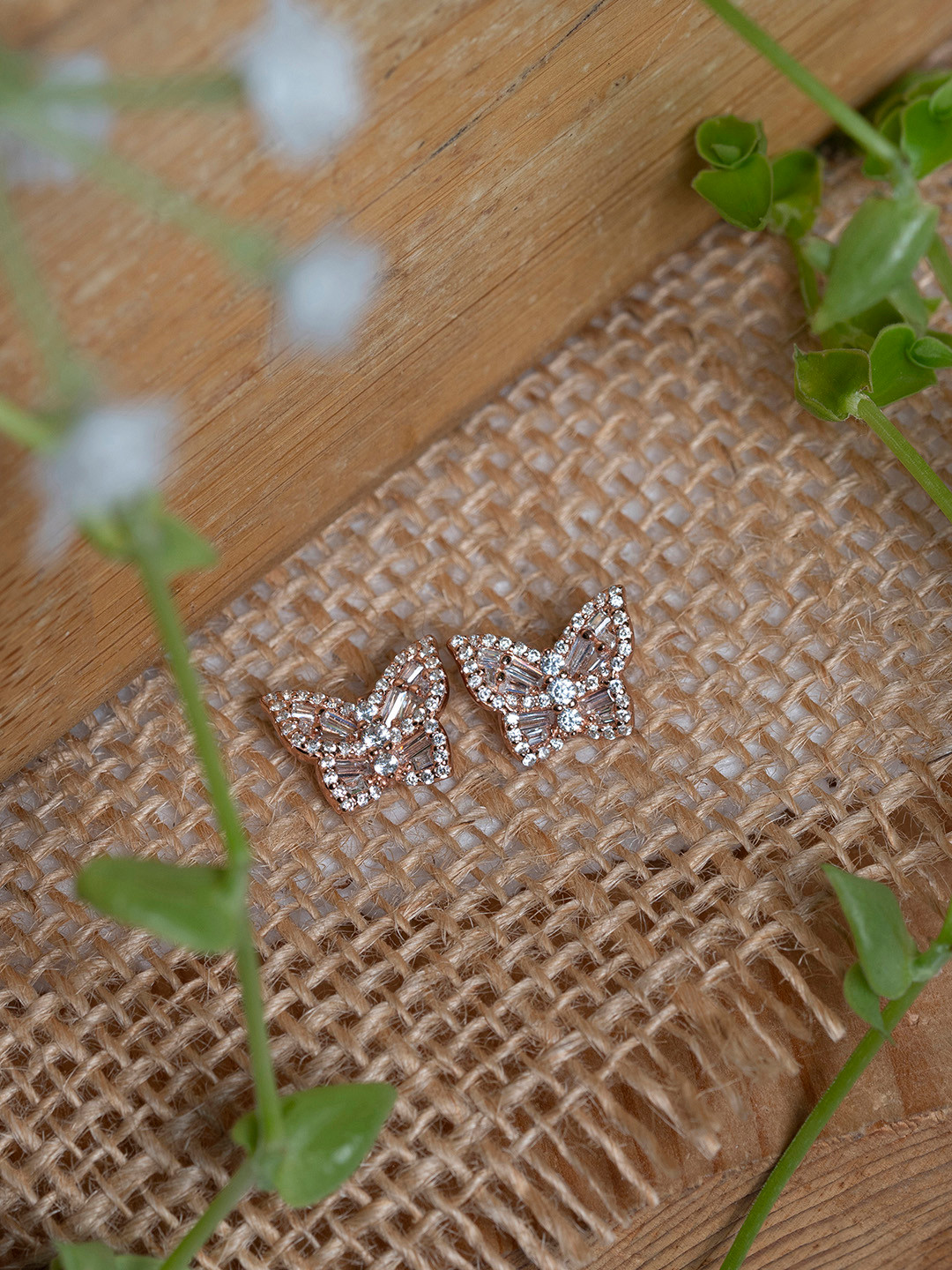 

TOUCH925 Pure Silver Cubic Zirconia Studded Contemporary Studs