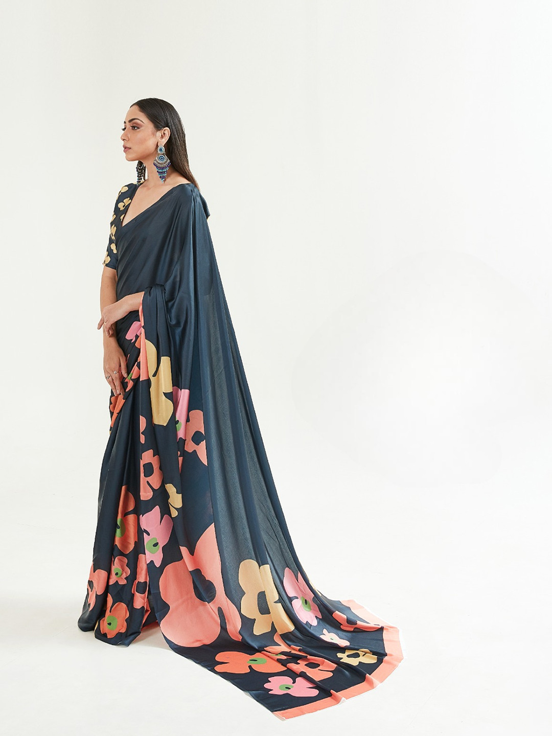 

Rujave Women Ethnic Motifs Satin Saree, Navy blue