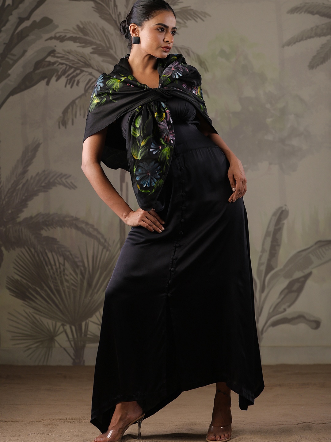 

Geroo Luxe Women V-Neck Maxi Dress with Scarf, Black