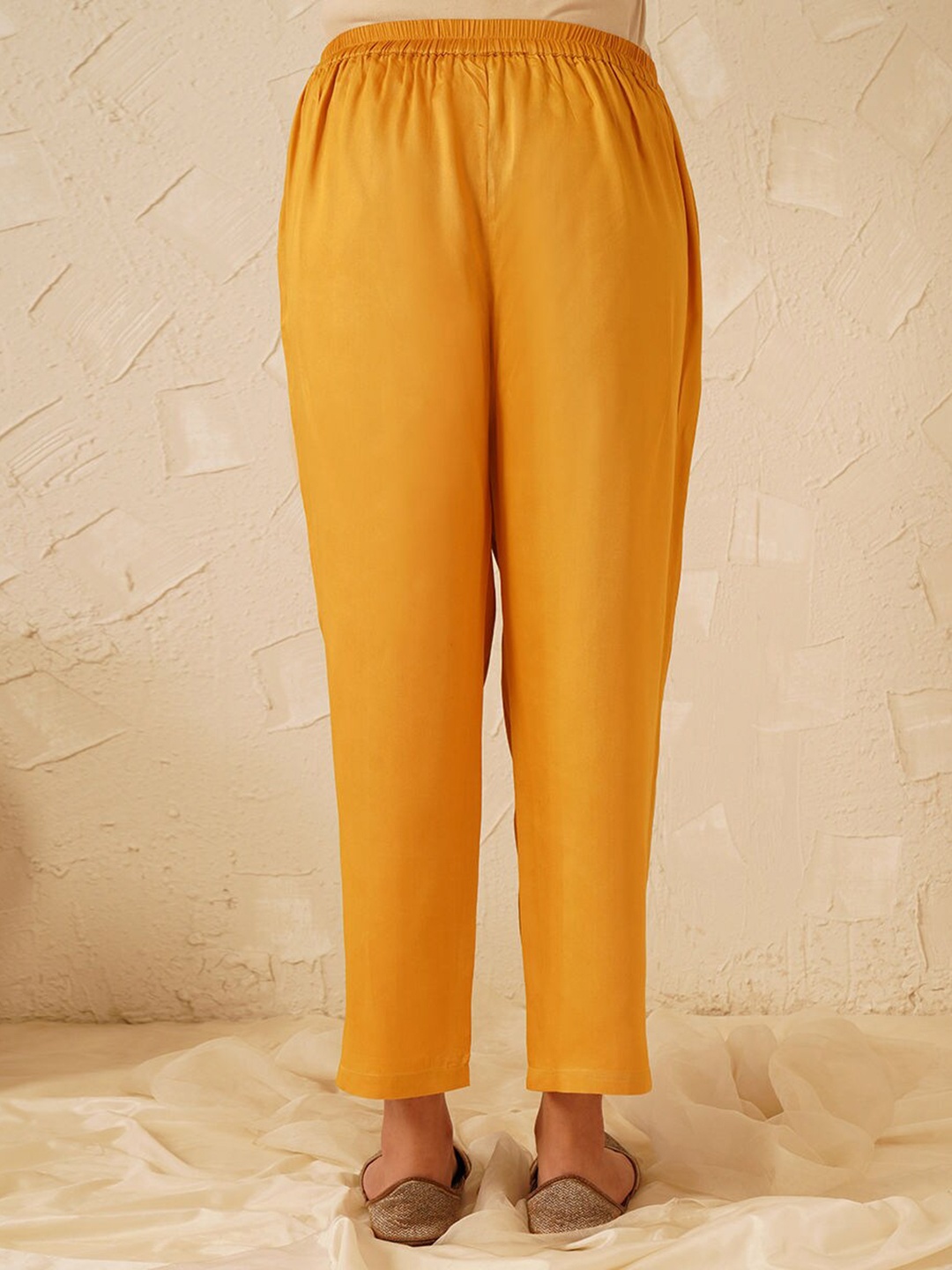 

JAYPORE Women Printed Relaxed Trousers, Mustard