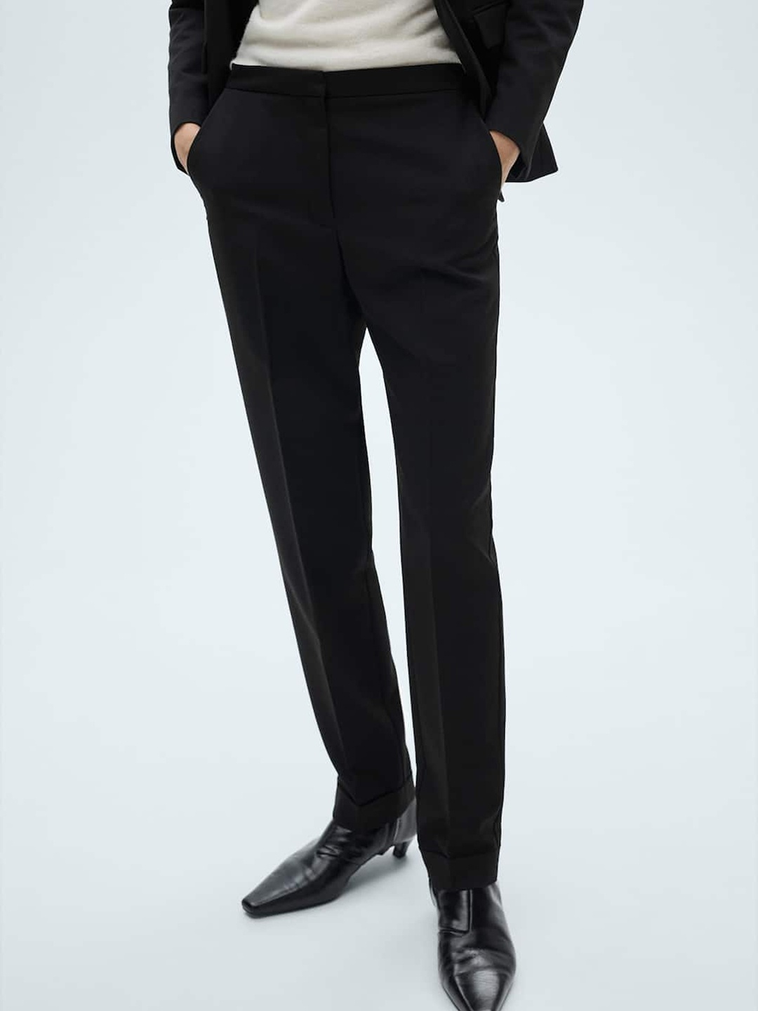 

MANGO Women Mid-Rise Straight Fit Formal Chinos, Black