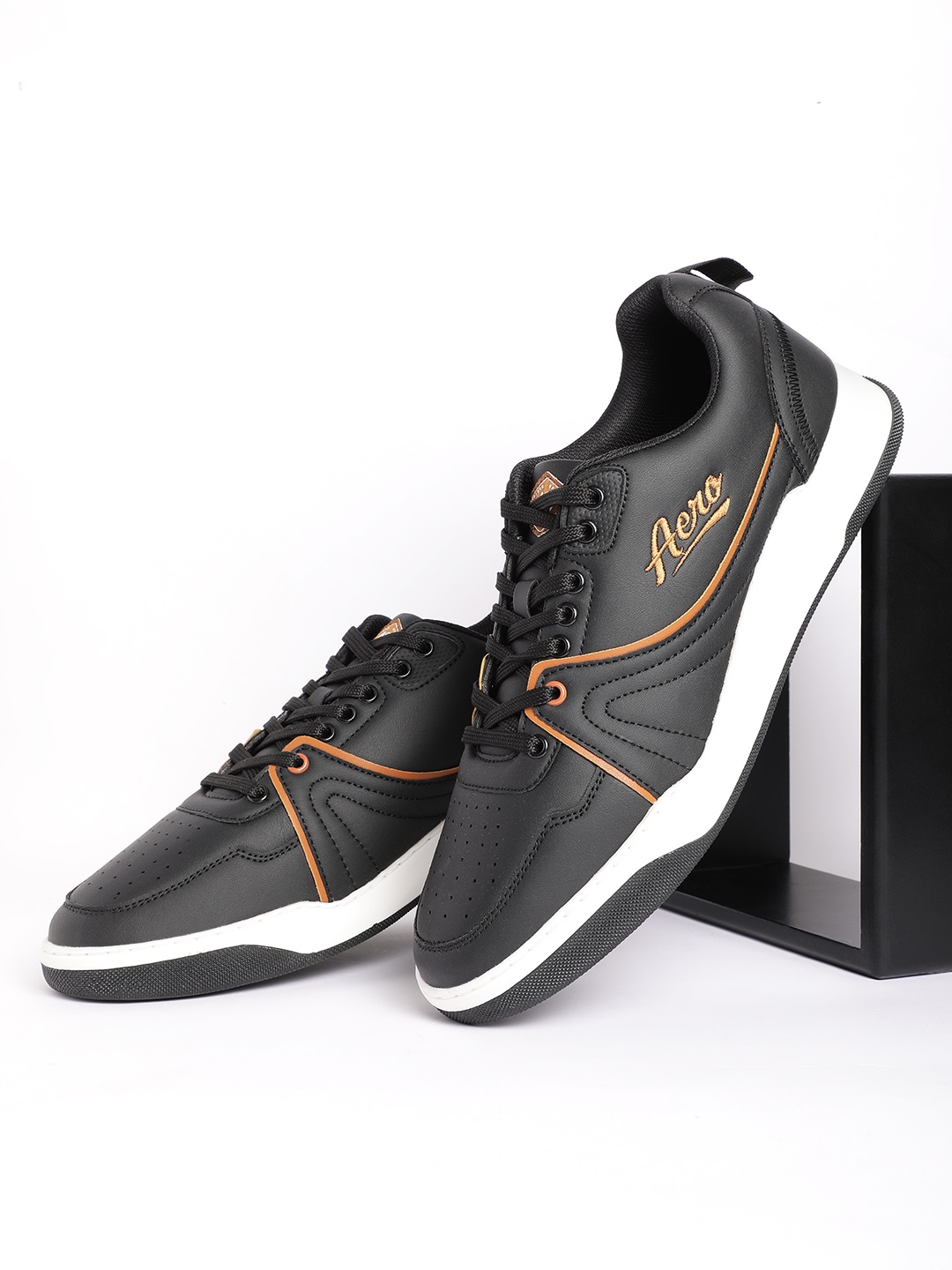 

Aeropostale Men Sneakers, Black