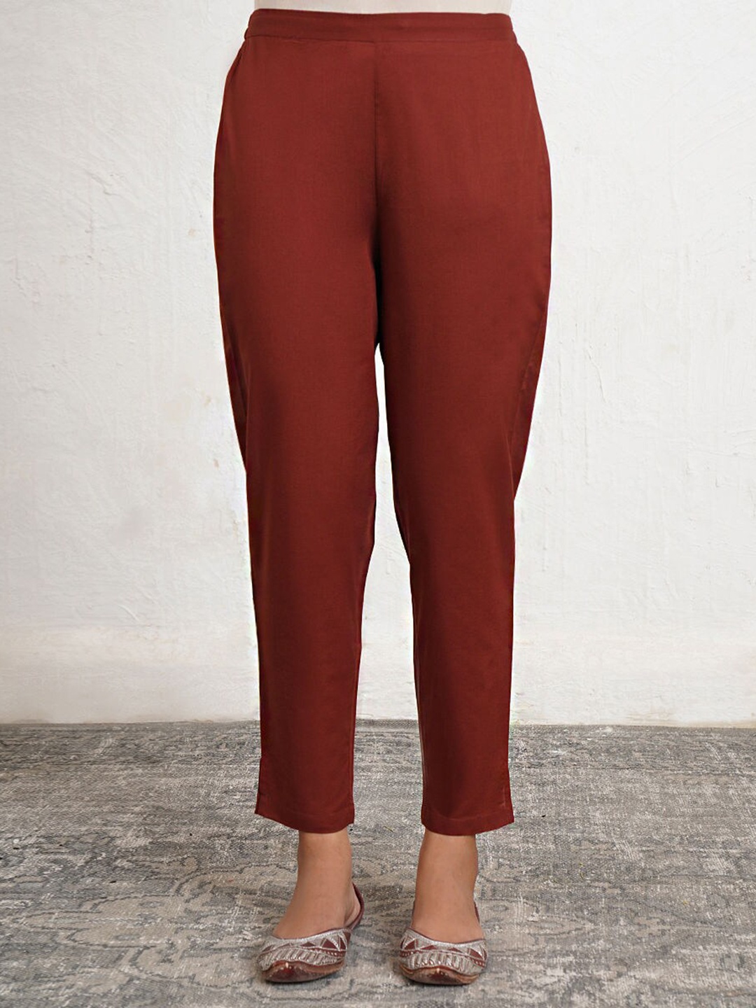 

JAYPORE Women Relaxed Trousers, Maroon