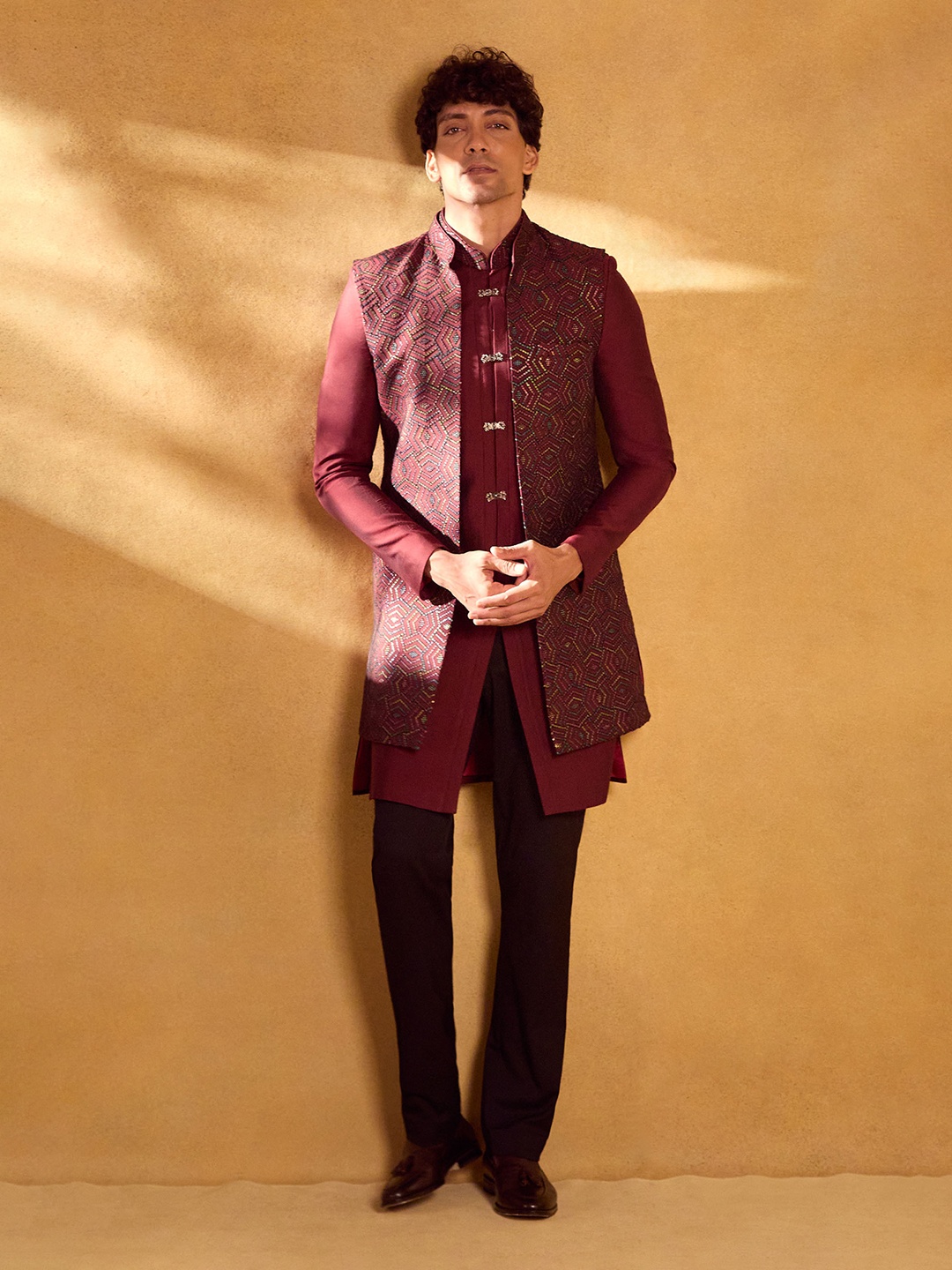 

Alaya Advani Men Geometric Sequined Jacket Sherwani Set, Maroon