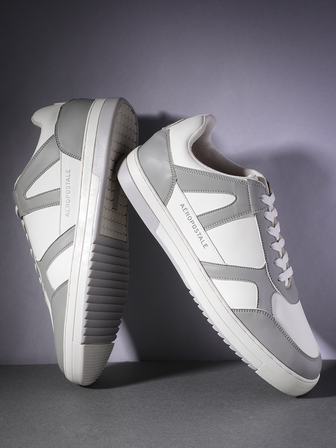 

Aeropostale Men Colourblocked Sneakers, White