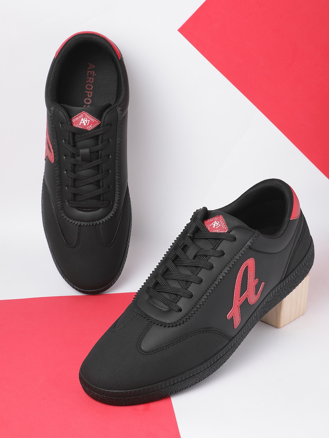 

Aeropostale Men Brand Logo Applique Sneakers, Black