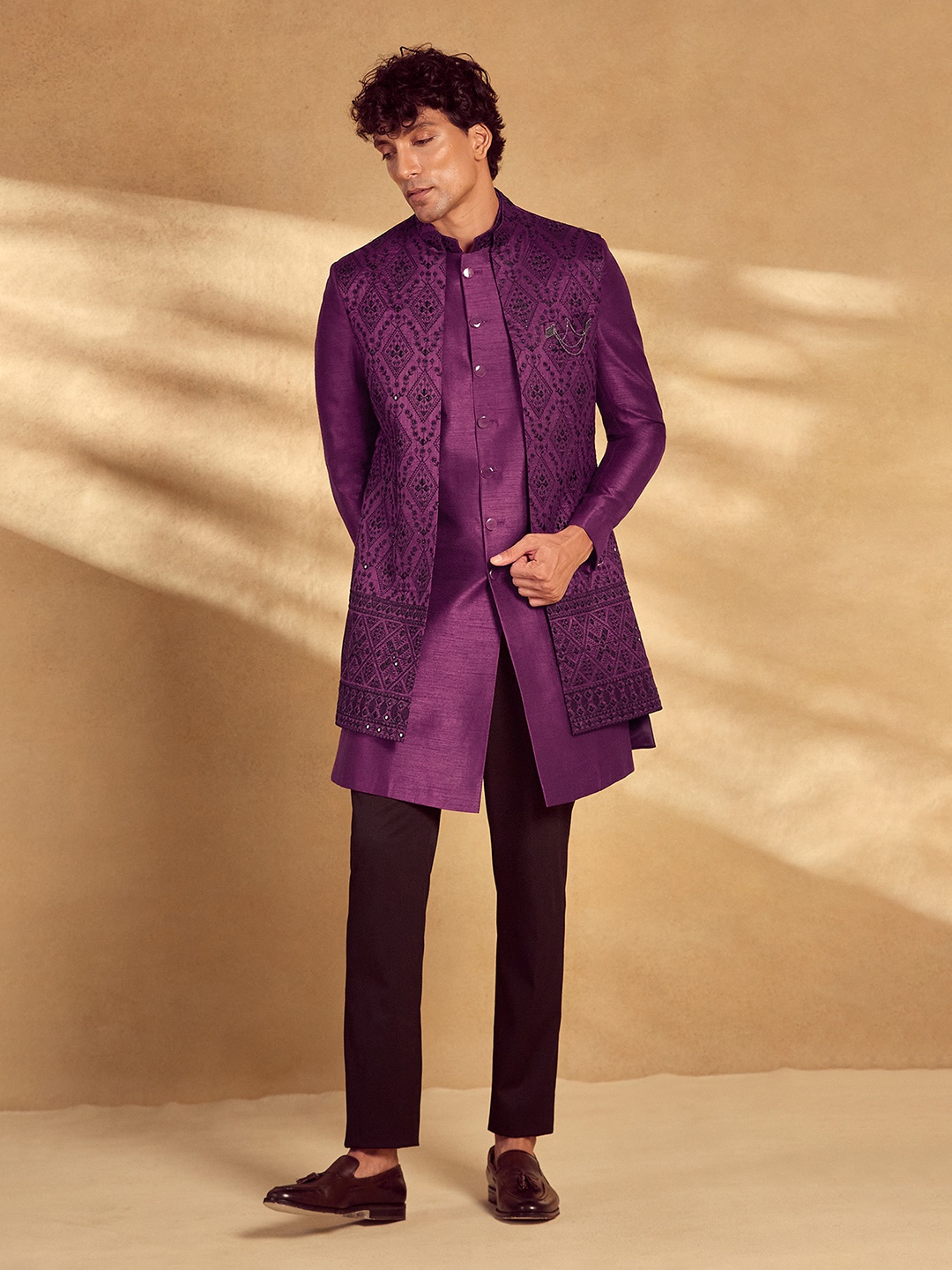 

Alaya Advani Embroidered Relaxed Fit Sherwani Set, Purple