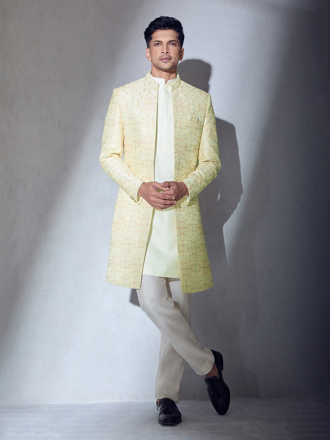 

Alaya Advani Men Embroidered Sherwani With Kurta Set, Cream