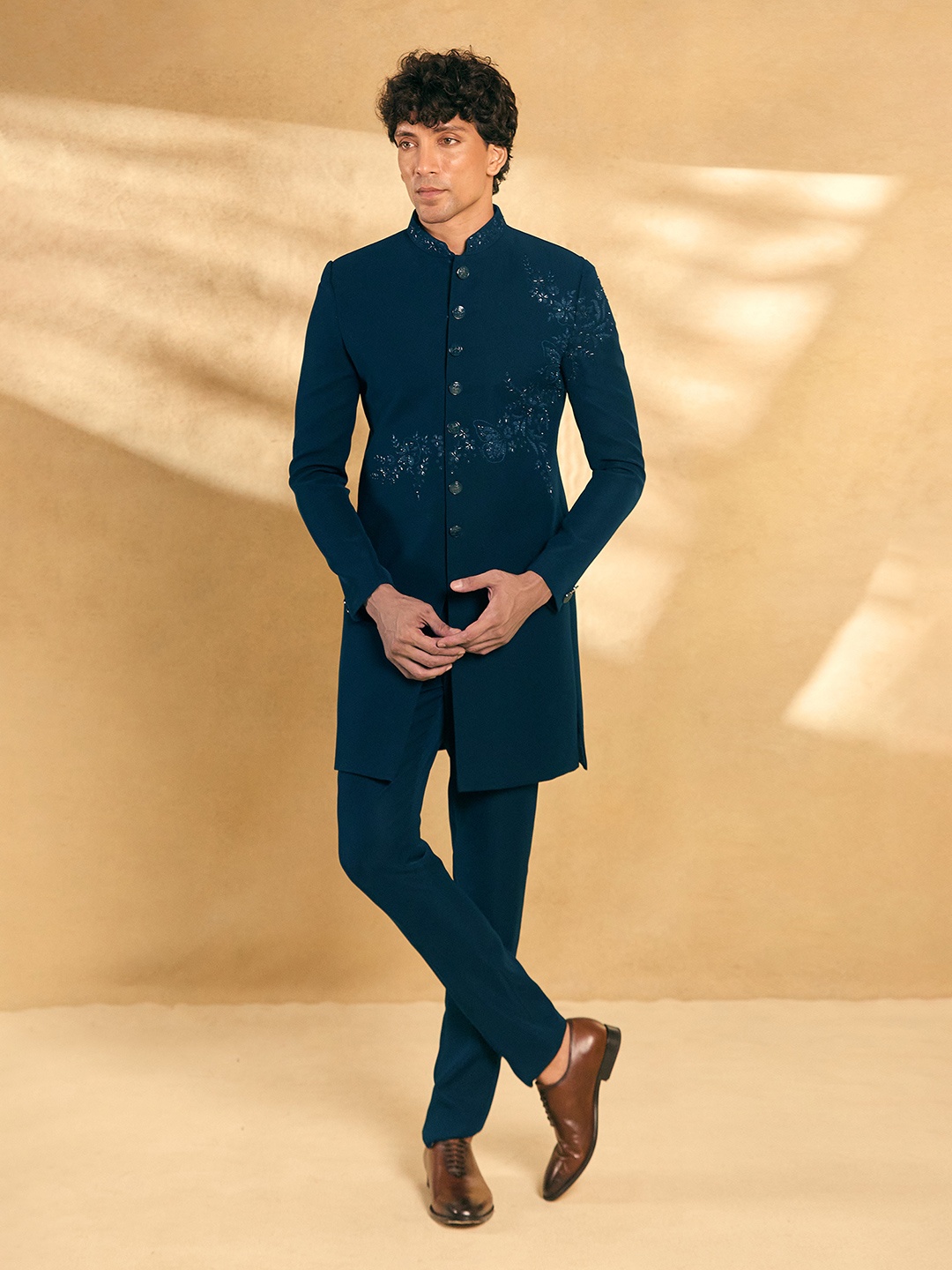 

Alaya Advani Men Embroidered Sherwani Set, Blue