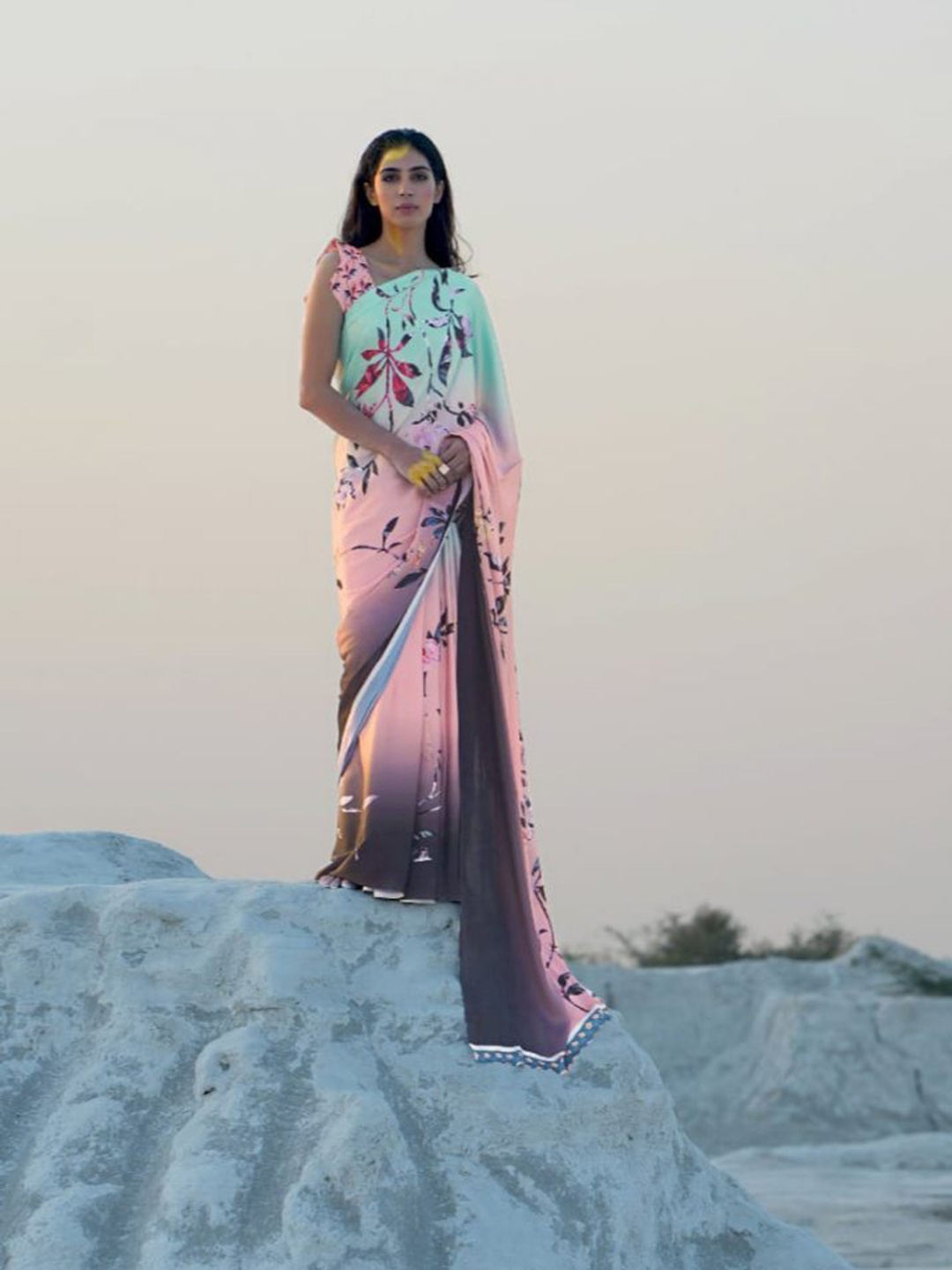 

Rujave Floral Silk Blend Fusion Saree, Pink