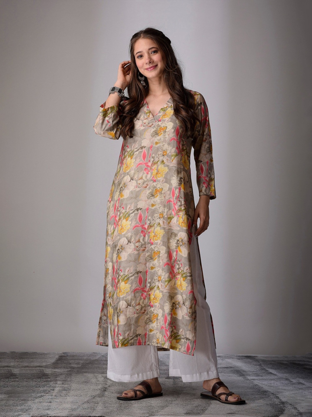 

DIMPLE DESIGN STUDIO Floral Printed V-Neck Pure Cotton Straight Kurta, Grey