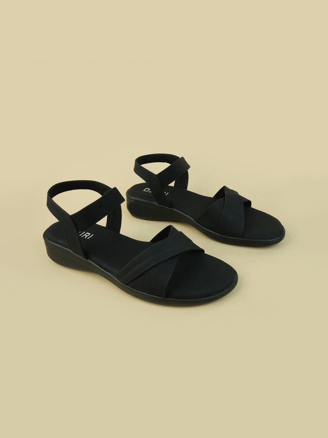 

Ozuri Women Open Toe Flats, Black